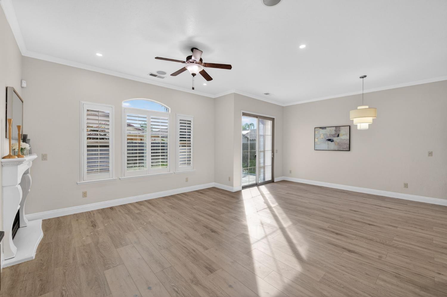 1563 E Via Mirasol Ln, Fresno, CA 93730