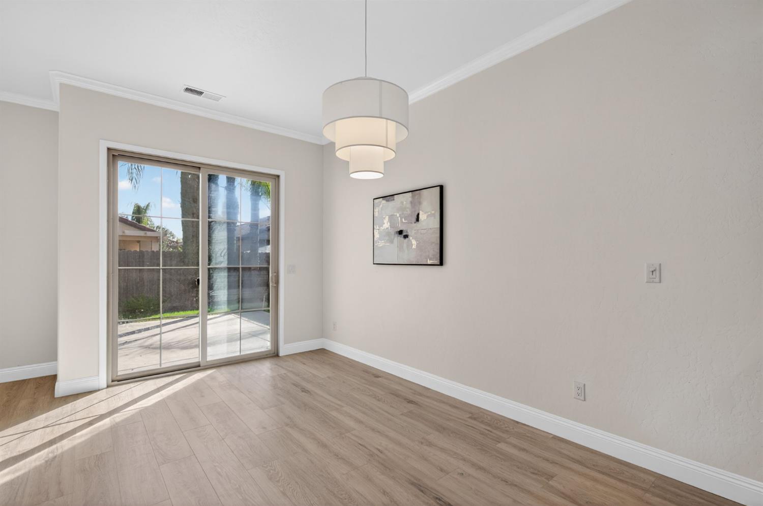 1563 E Via Mirasol Ln, Fresno, CA 93730