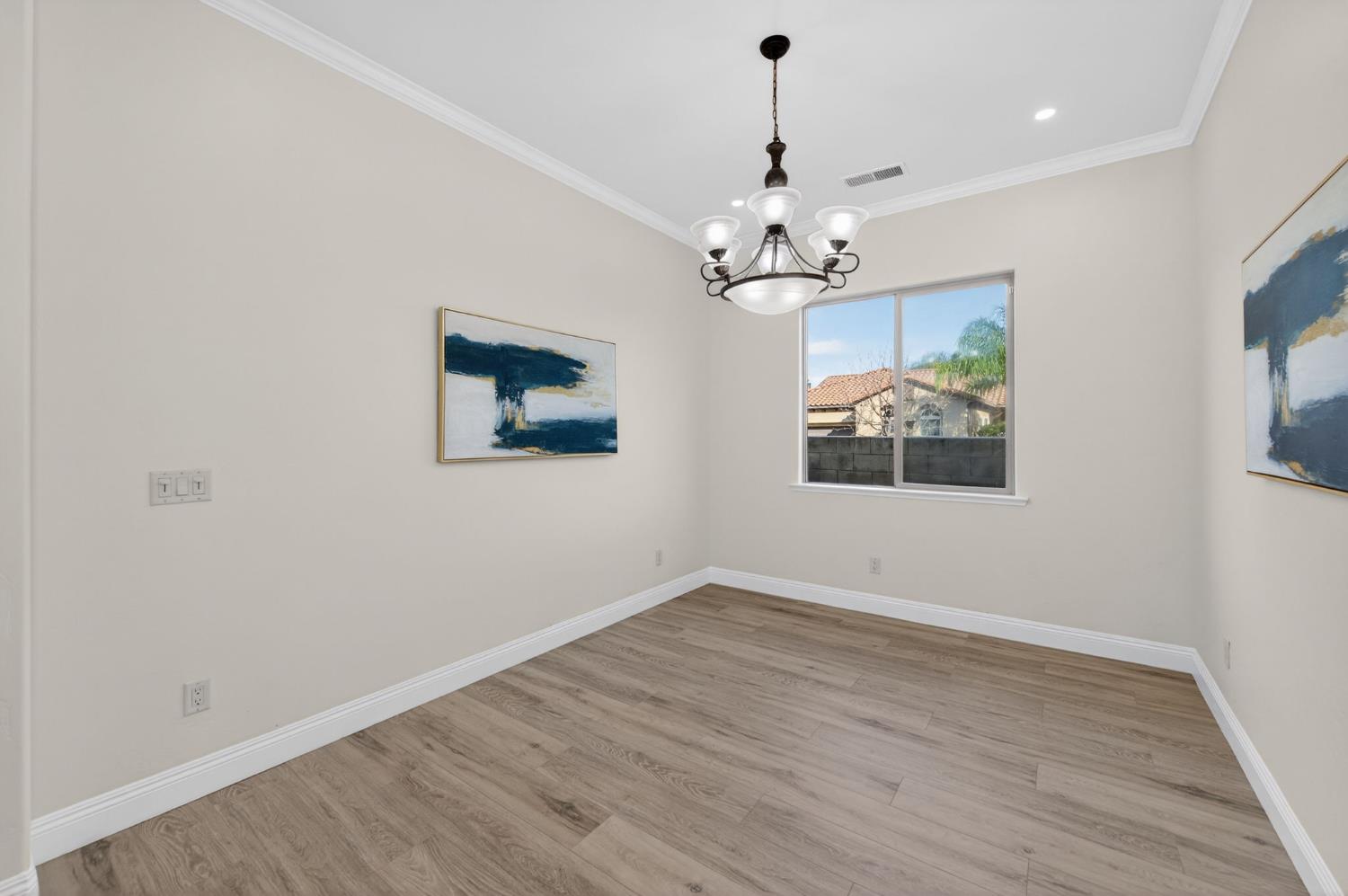 1563 E Via Mirasol Ln, Fresno, CA 93730