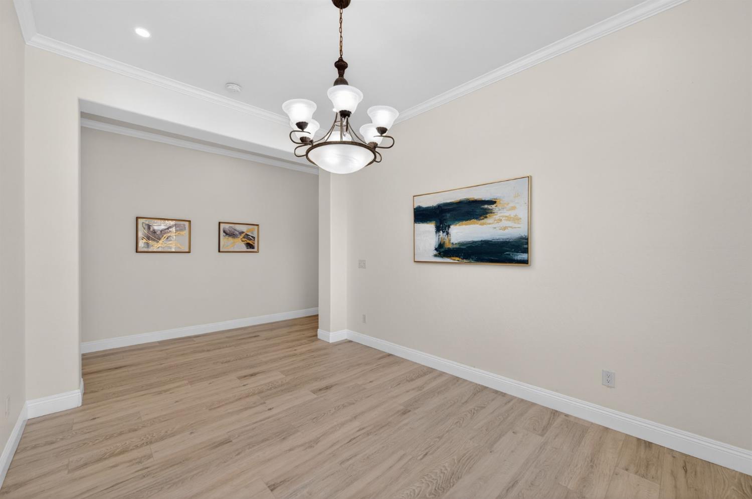 1563 E Via Mirasol Ln, Fresno, CA 93730