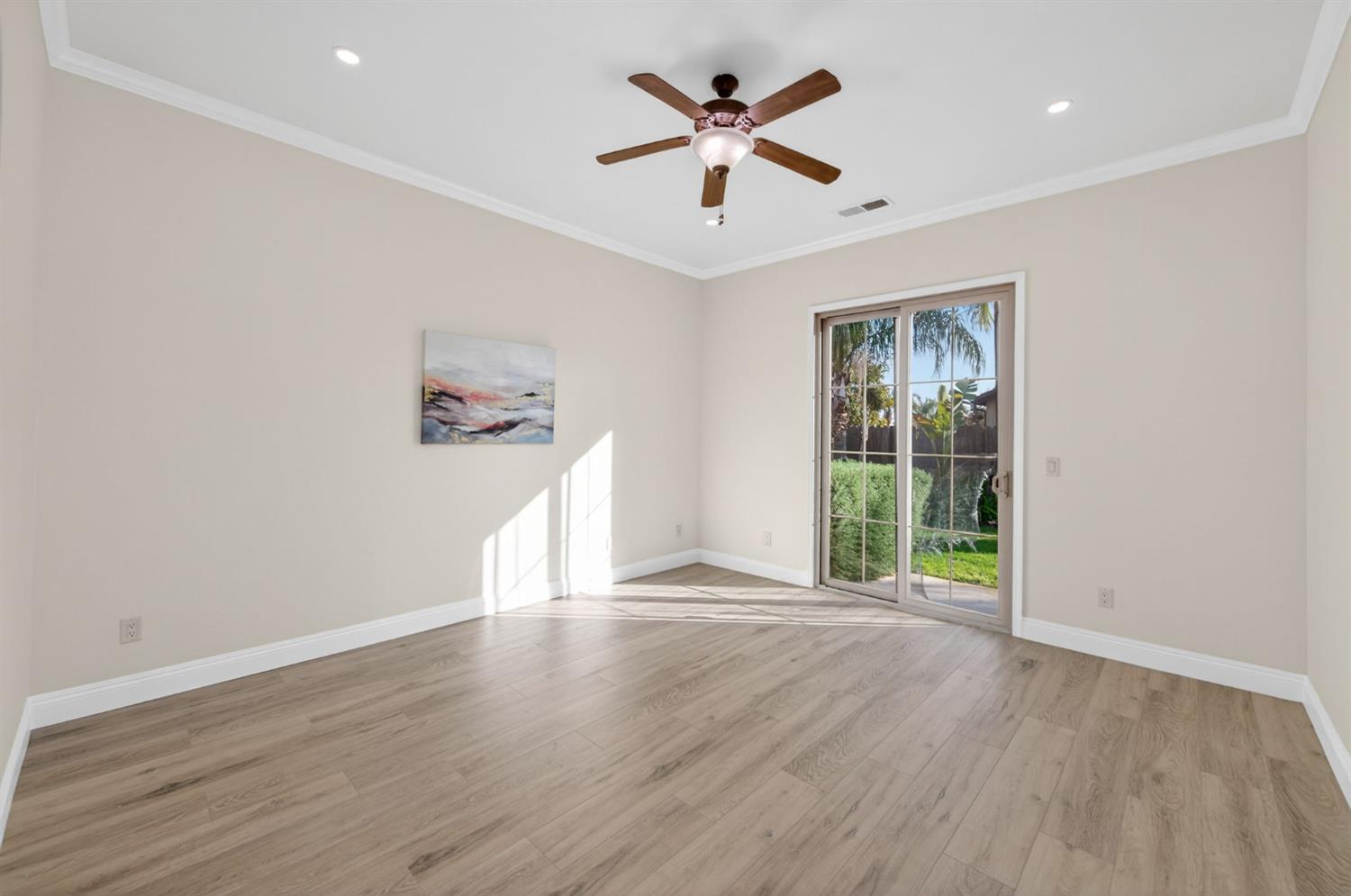 1563 E Via Mirasol Ln, Fresno, CA 93730