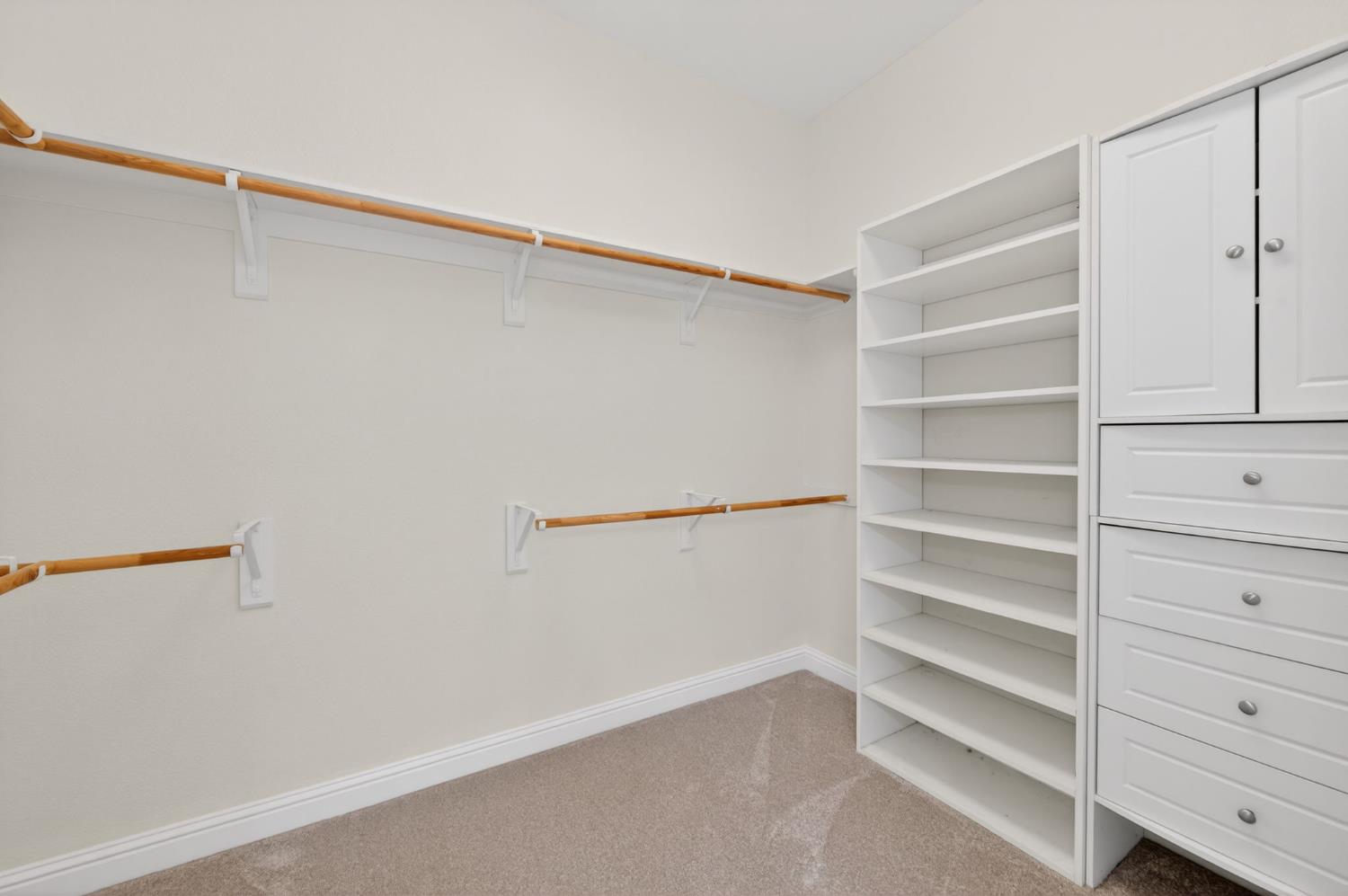 1563 E Via Mirasol Ln, Fresno, CA 93730