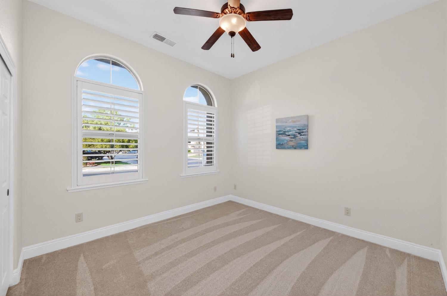 1563 E Via Mirasol Ln, Fresno, CA 93730