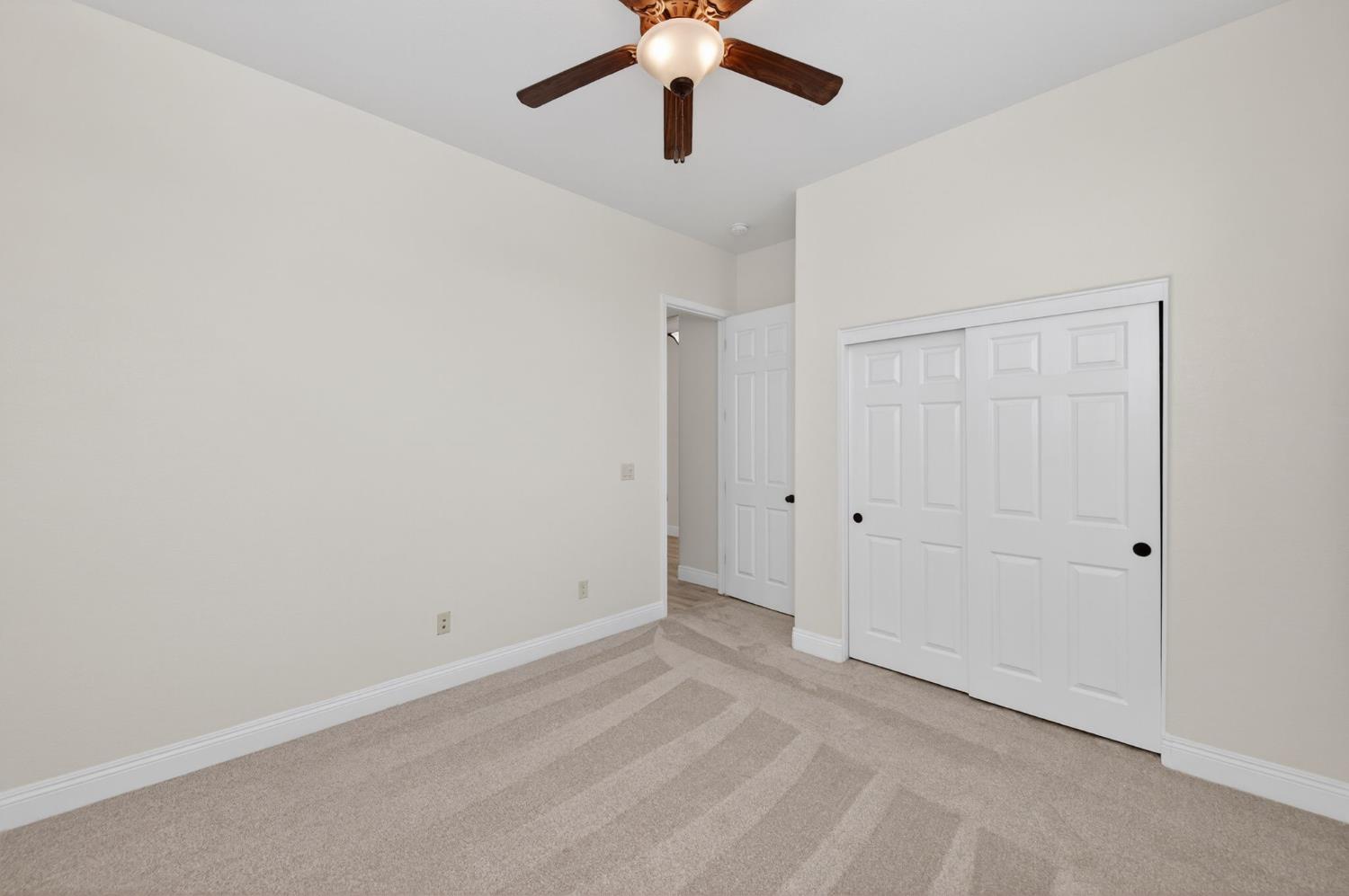 1563 E Via Mirasol Ln, Fresno, CA 93730