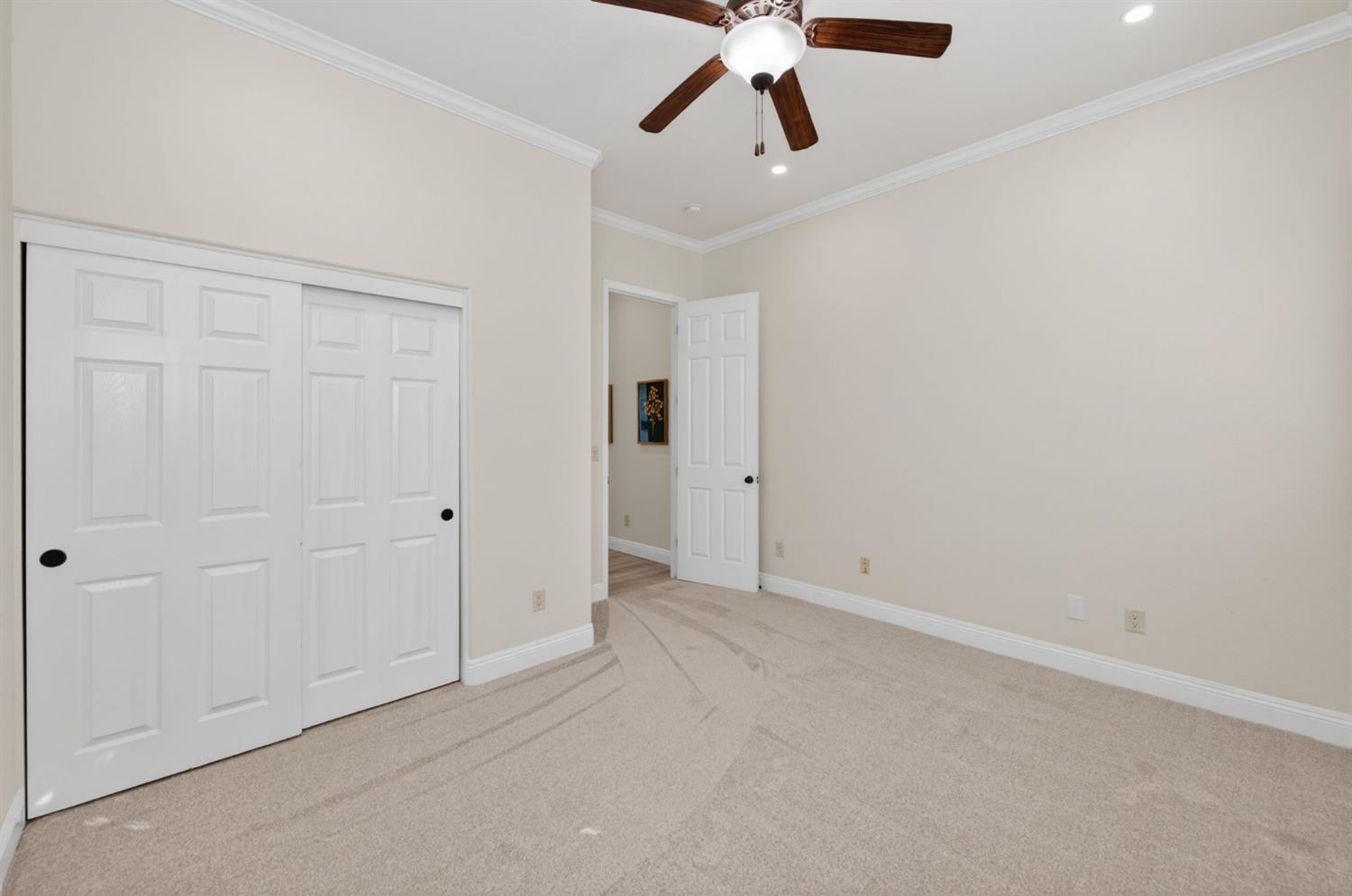 1563 E Via Mirasol Ln, Fresno, CA 93730