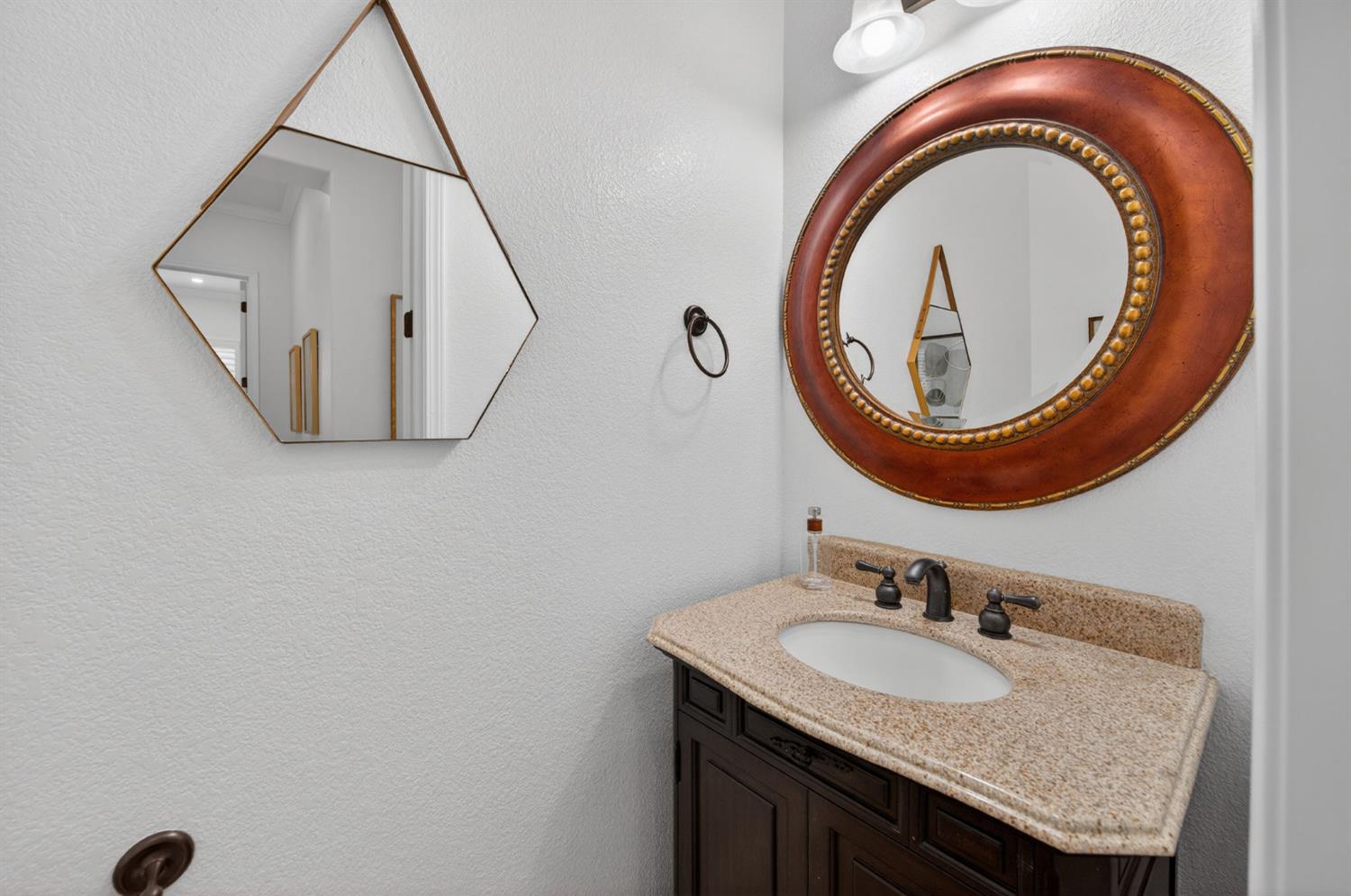 1563 E Via Mirasol Ln, Fresno, CA 93730