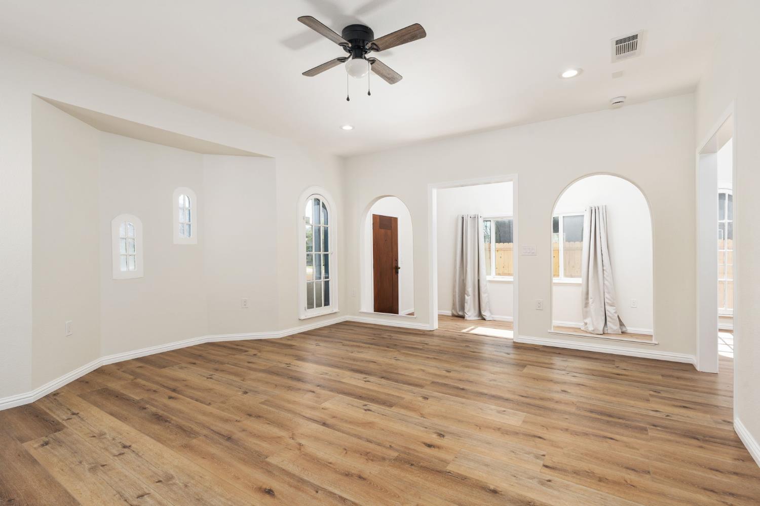 1457 N Poplar Ave, Fresno, CA 93728