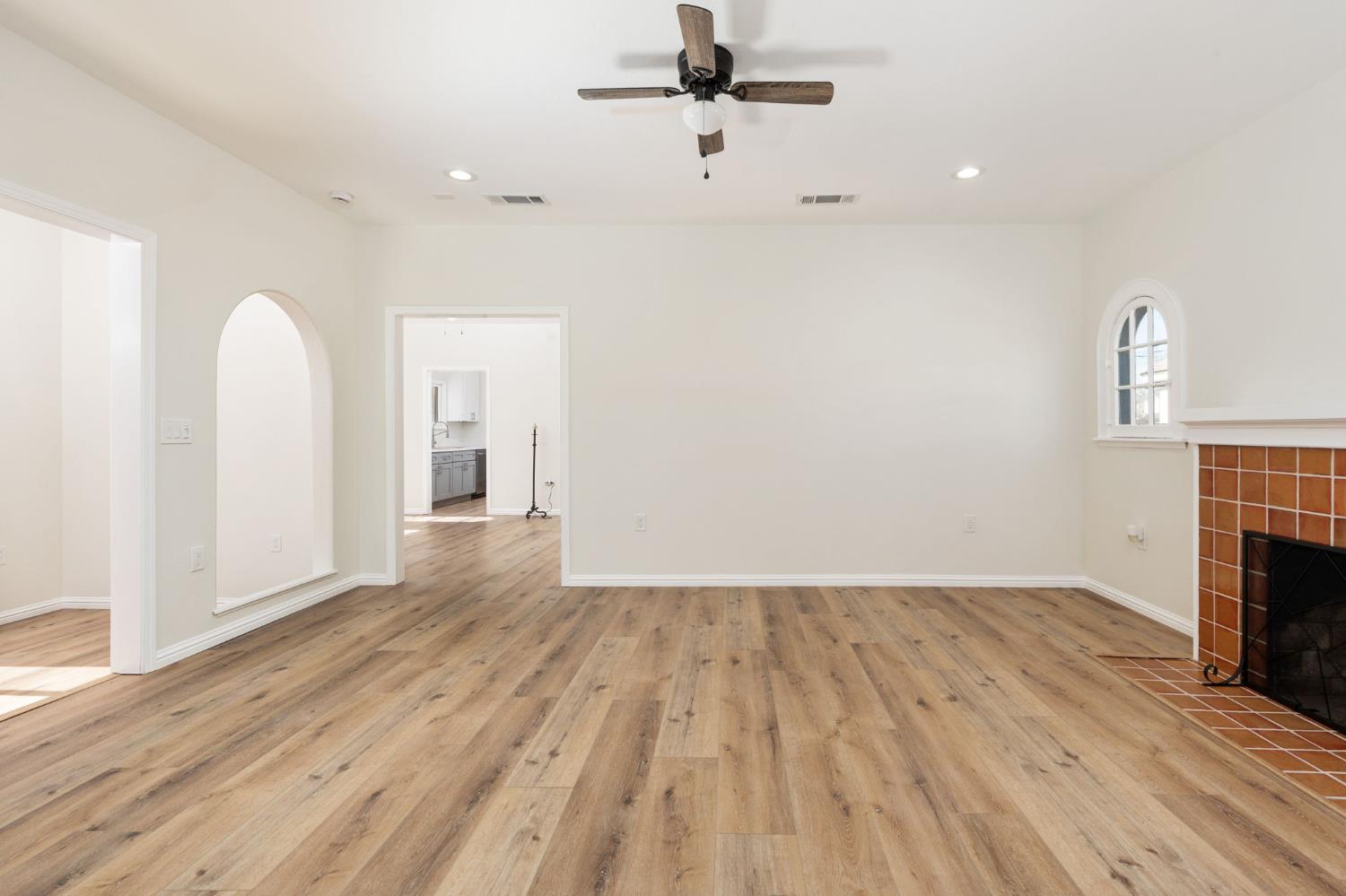 1457 N Poplar Ave, Fresno, CA 93728