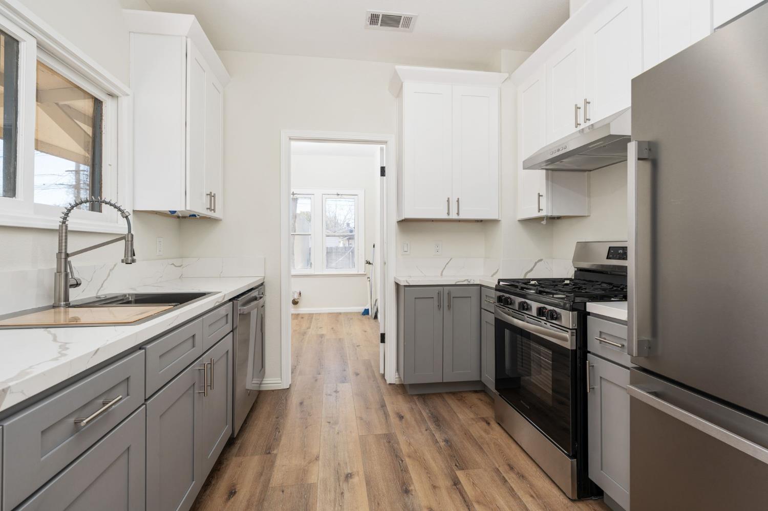 1457 N Poplar Ave, Fresno, CA 93728