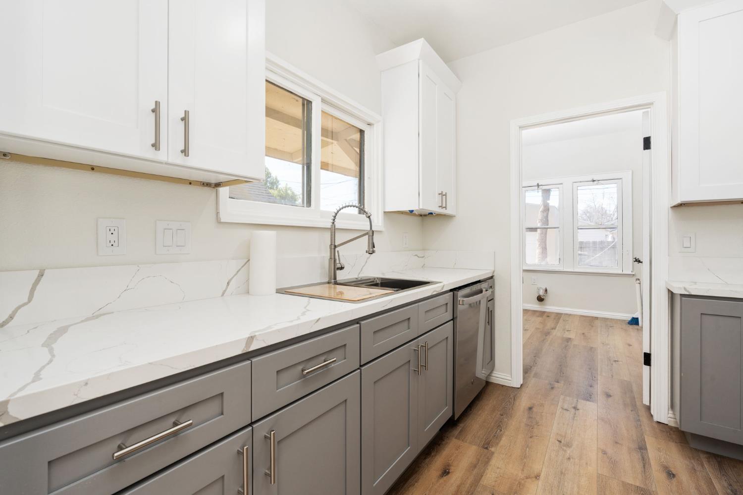 1457 N Poplar Ave, Fresno, CA 93728