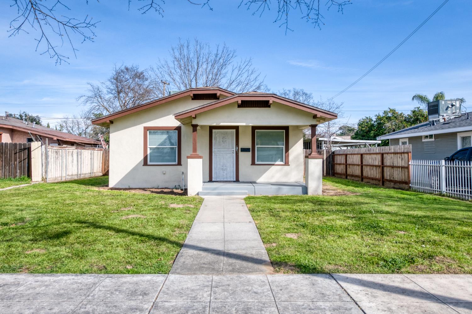 978 N Arthur Ave, Fresno, CA 93728