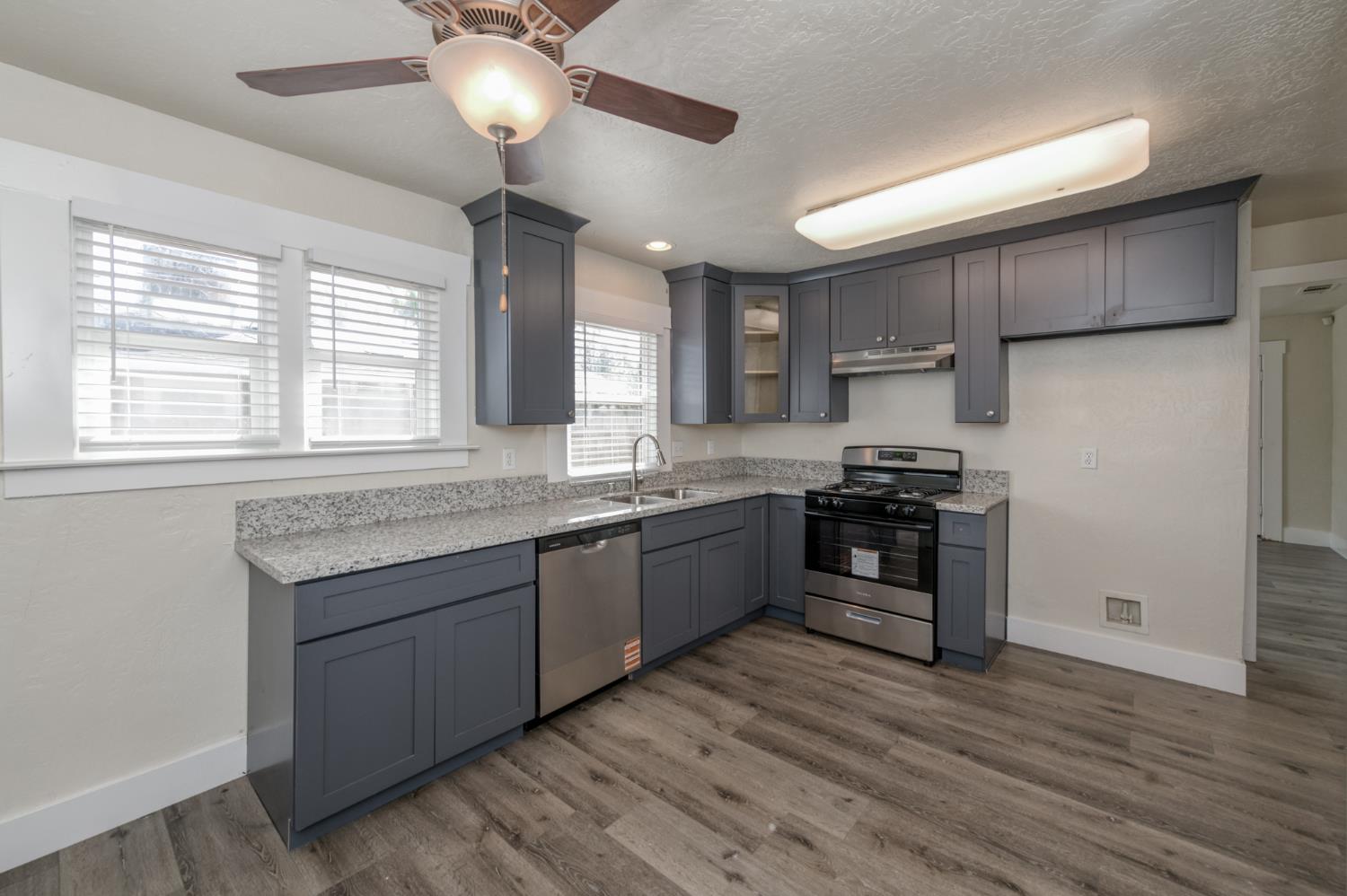 978 N Arthur Ave, Fresno, CA 93728