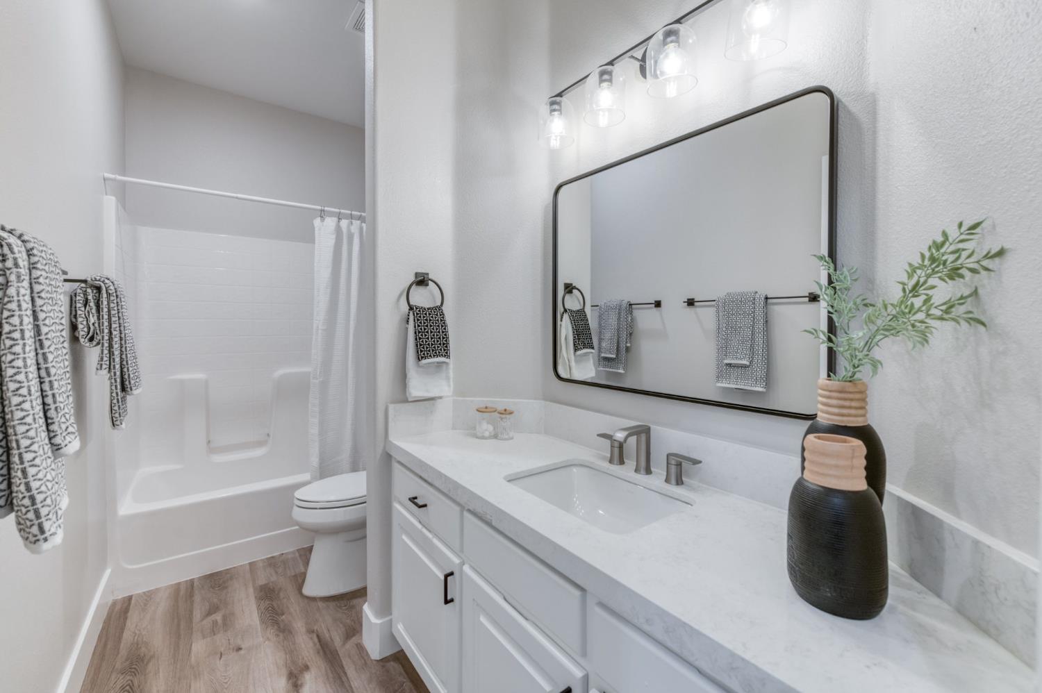 8540 N Talladega Way, Fresno, CA 93720