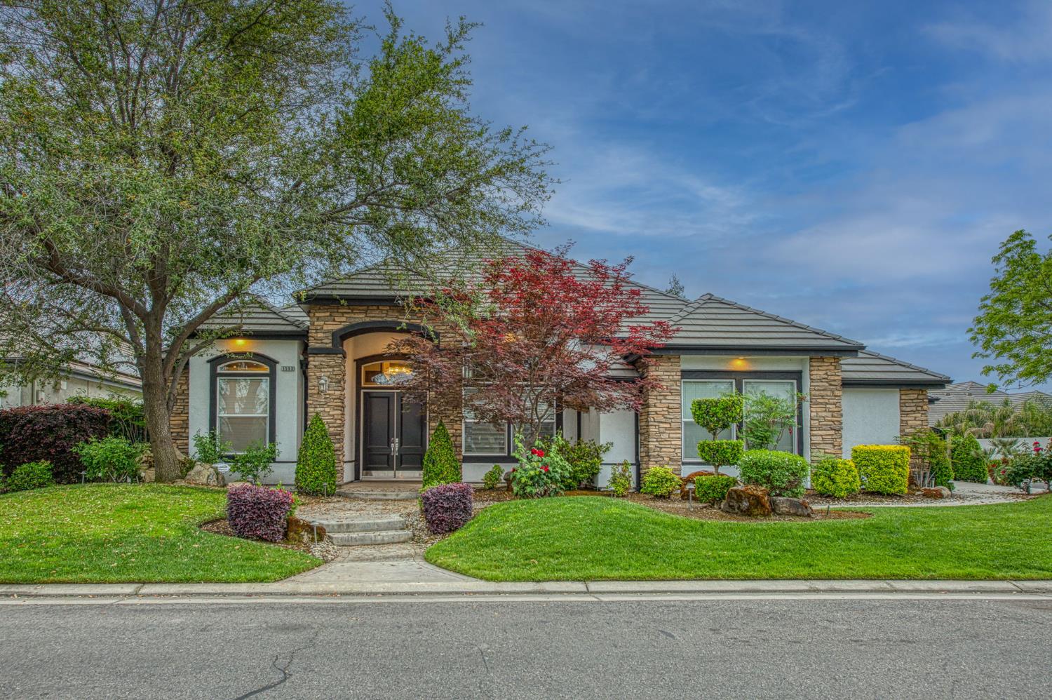 1553 E Golden Valley Way, Fresno, CA 93730