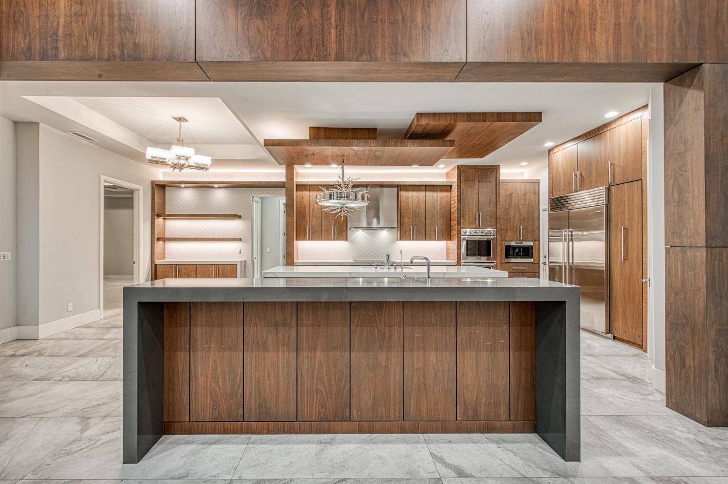 1553 E Golden Valley Way, Fresno, CA 93730