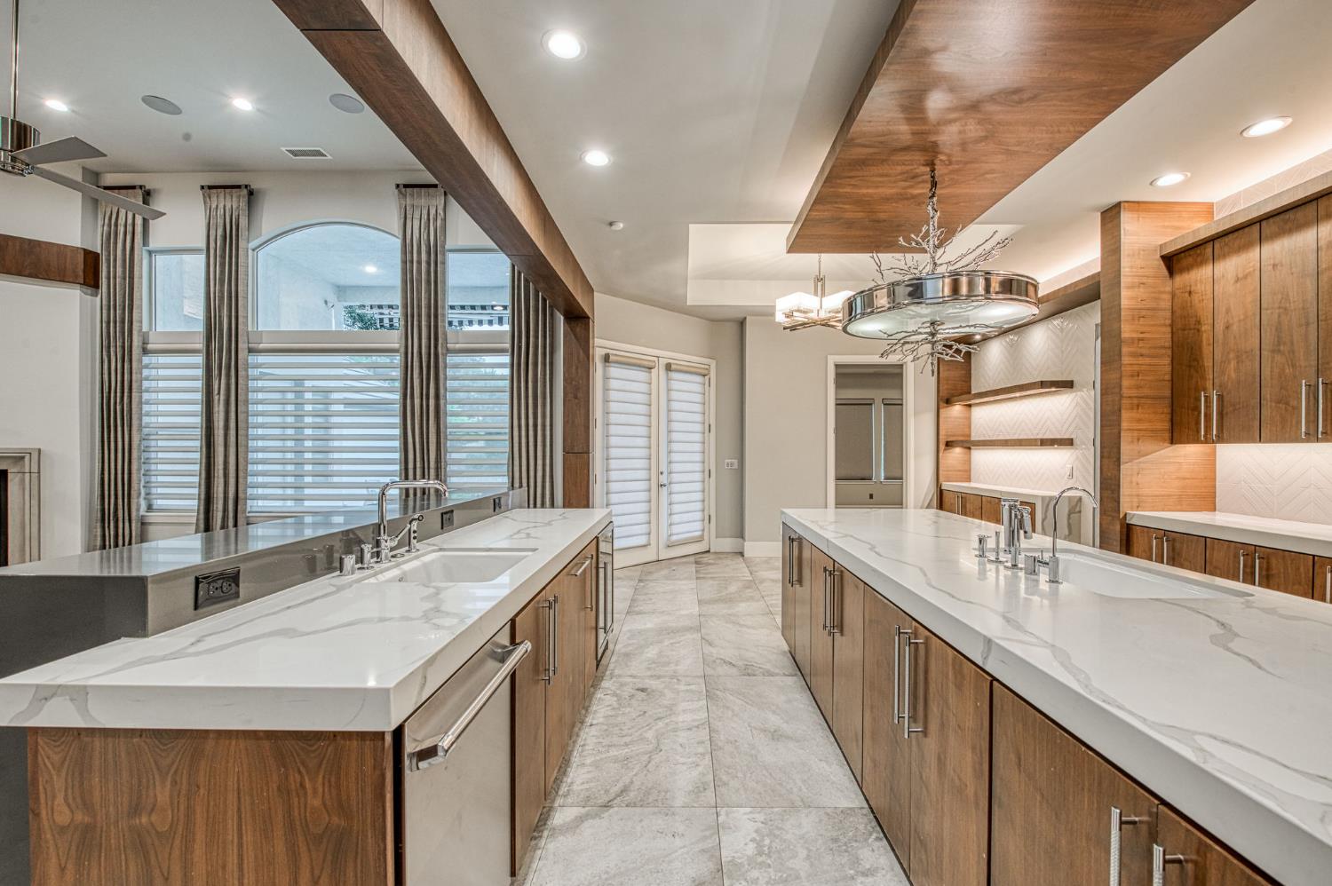 1553 E Golden Valley Way, Fresno, CA 93730