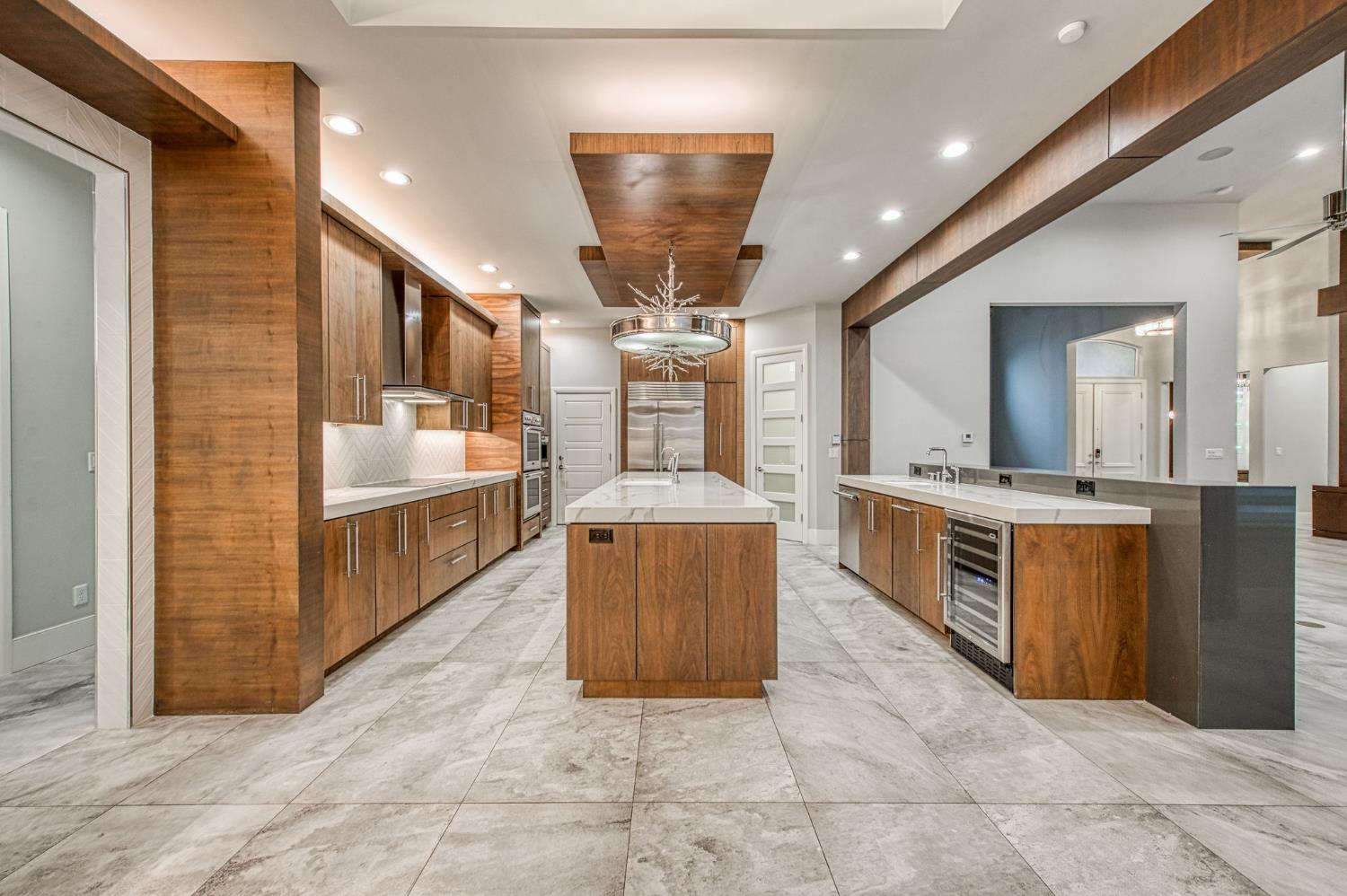 1553 E Golden Valley Way, Fresno, CA 93730