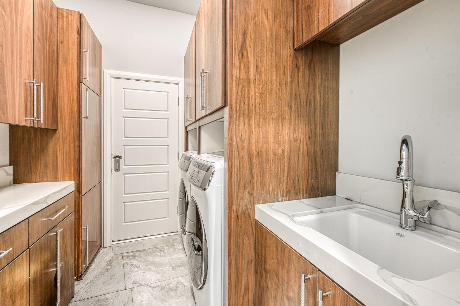 1553 E Golden Valley Way, Fresno, CA 93730