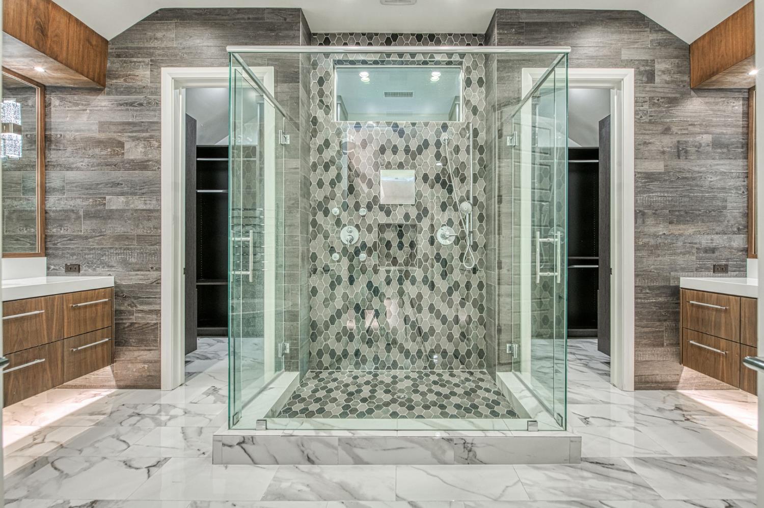 1553 E Golden Valley Way, Fresno, CA 93730