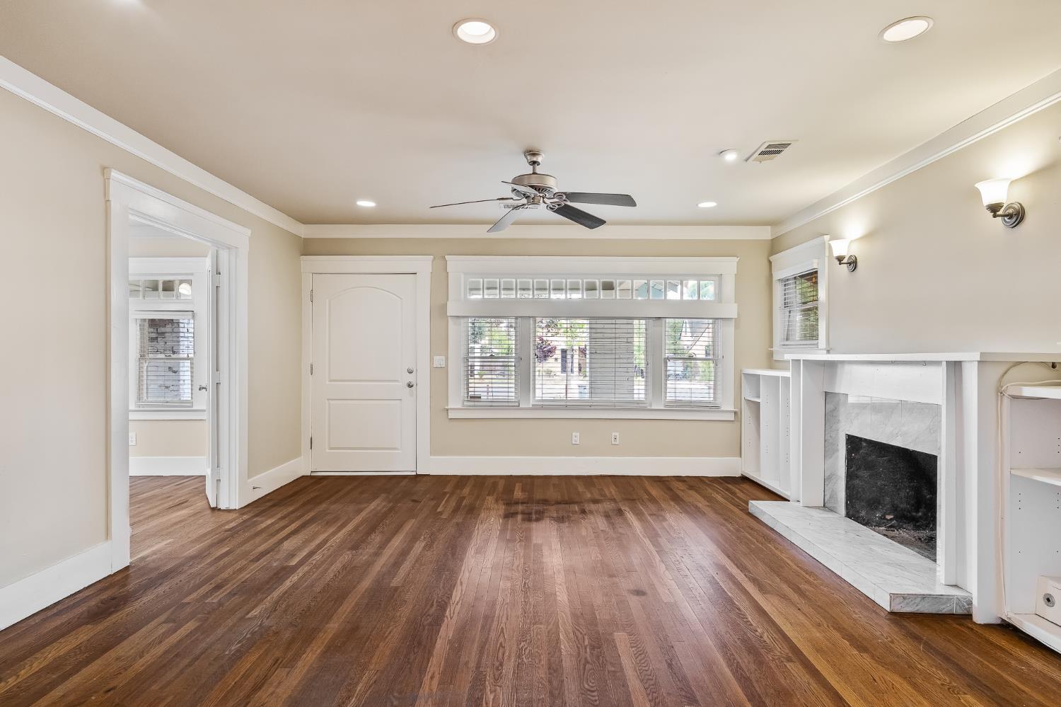 1521 N College Ave, Fresno, CA 93728