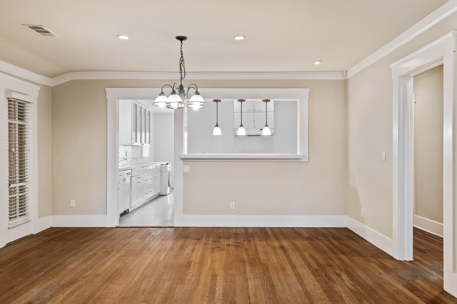 1521 N College Ave, Fresno, CA 93728