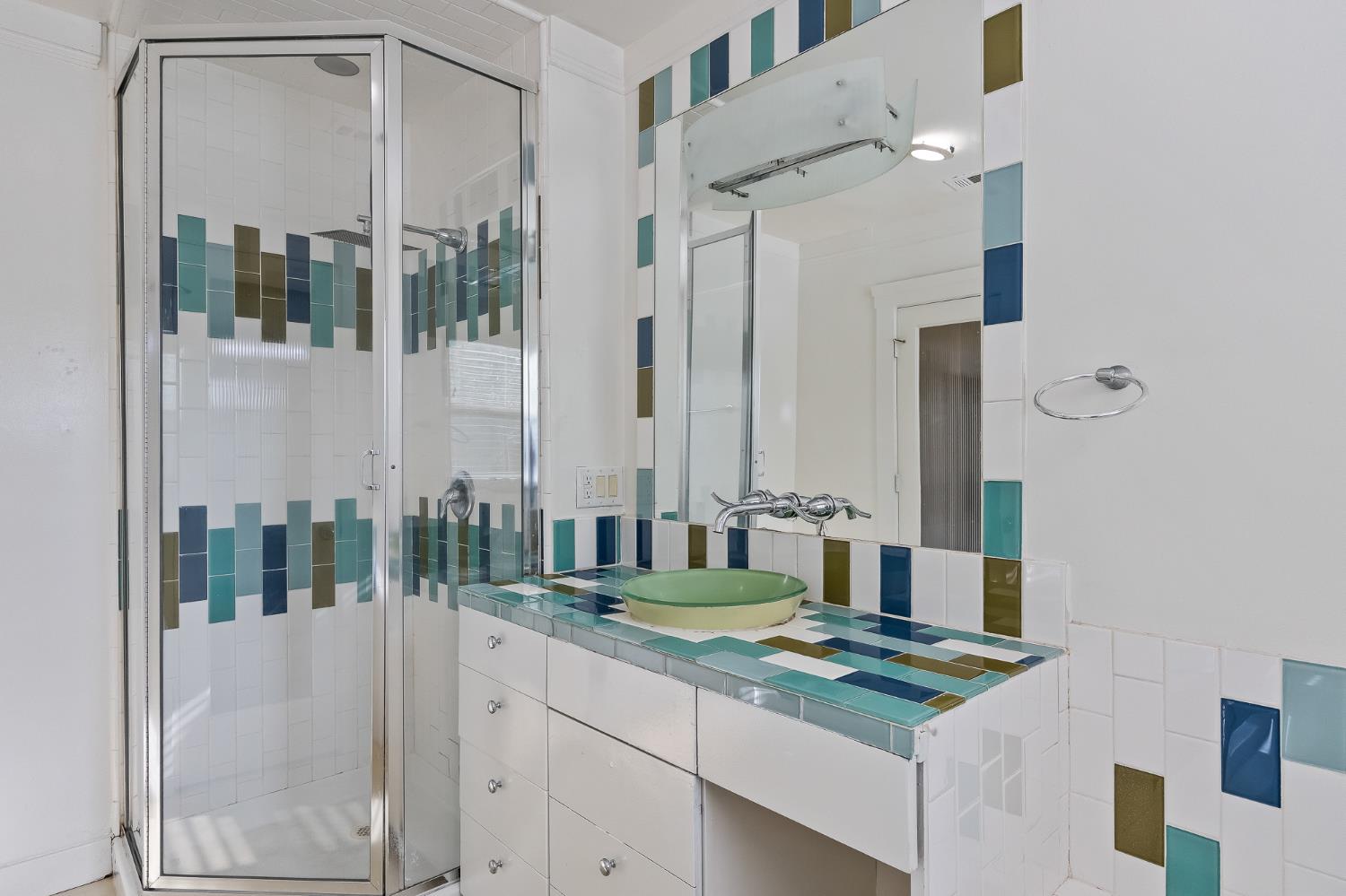 1521 N College Ave, Fresno, CA 93728