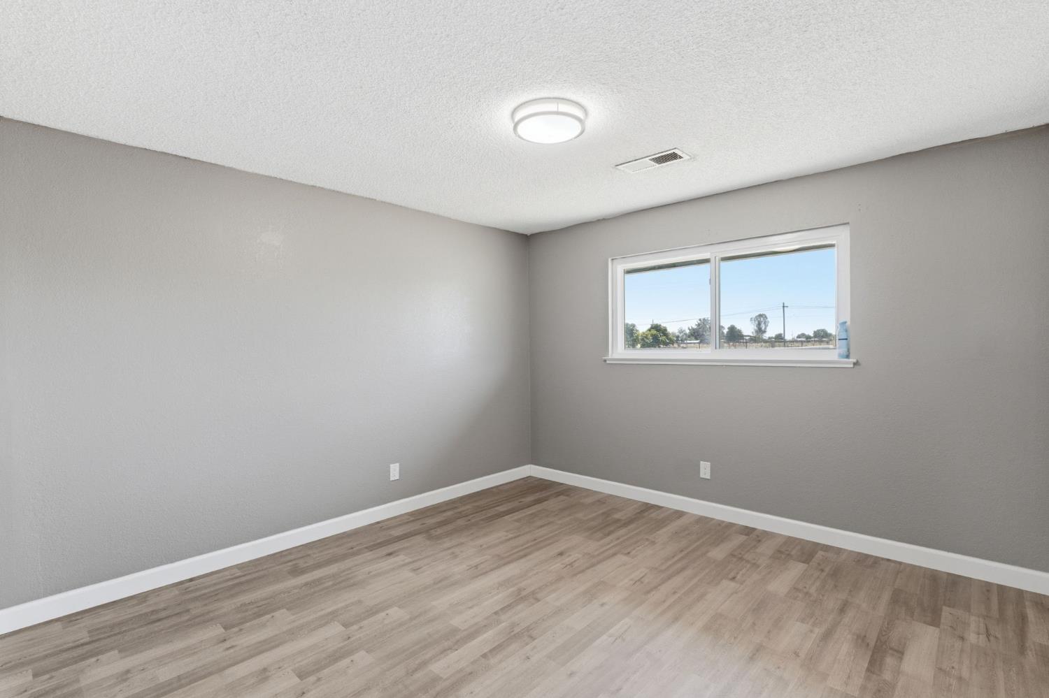 5792 W Olive Ave, Fresno, CA 93722