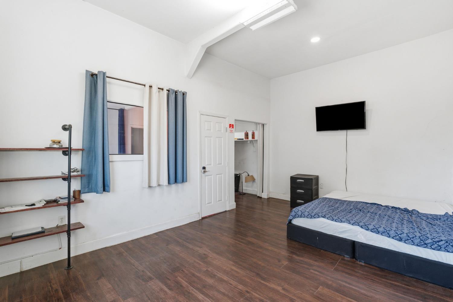 5792 W Olive Ave, Fresno, CA 93722