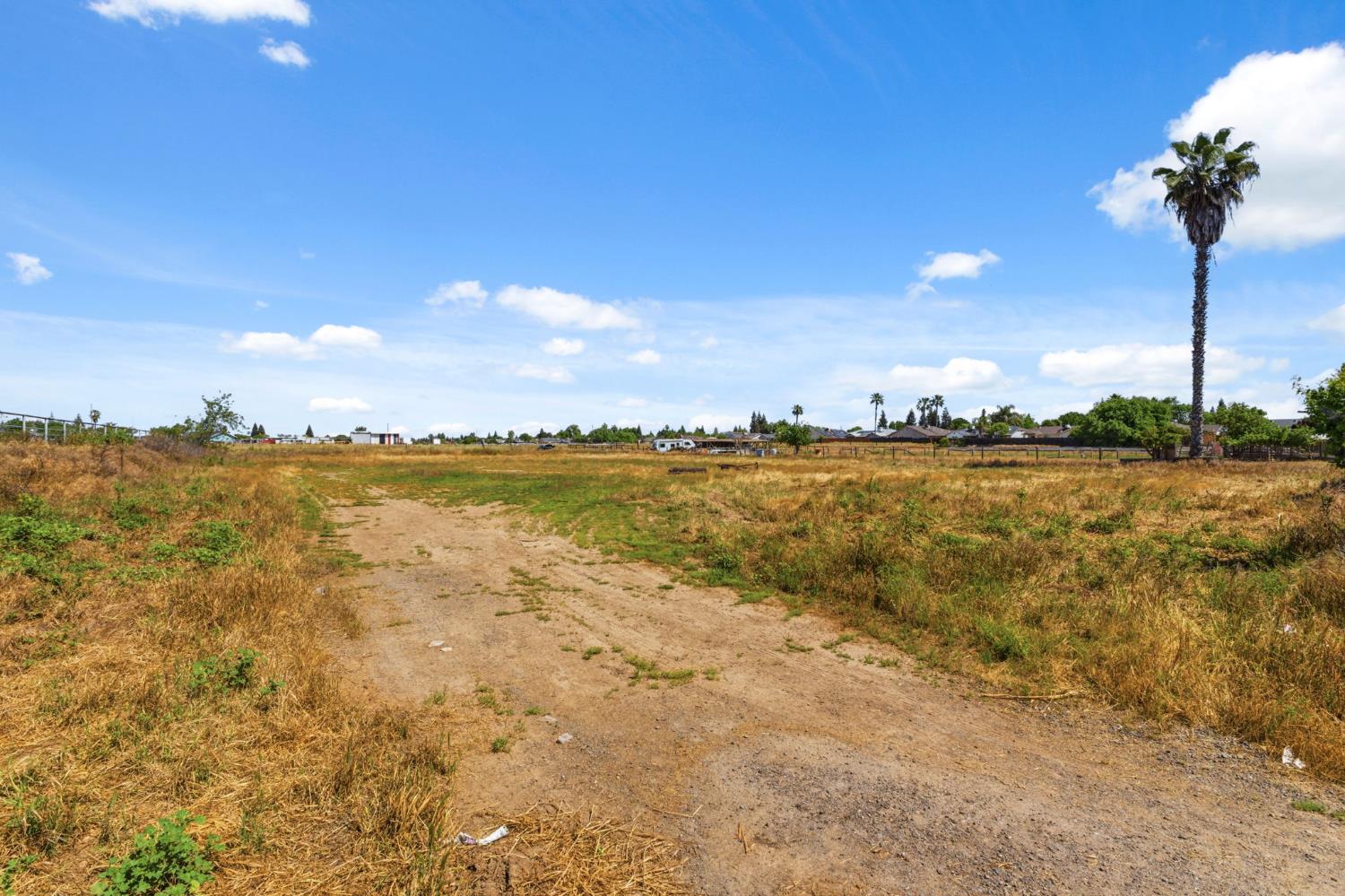 5792 W Olive Ave, Fresno, CA 93722