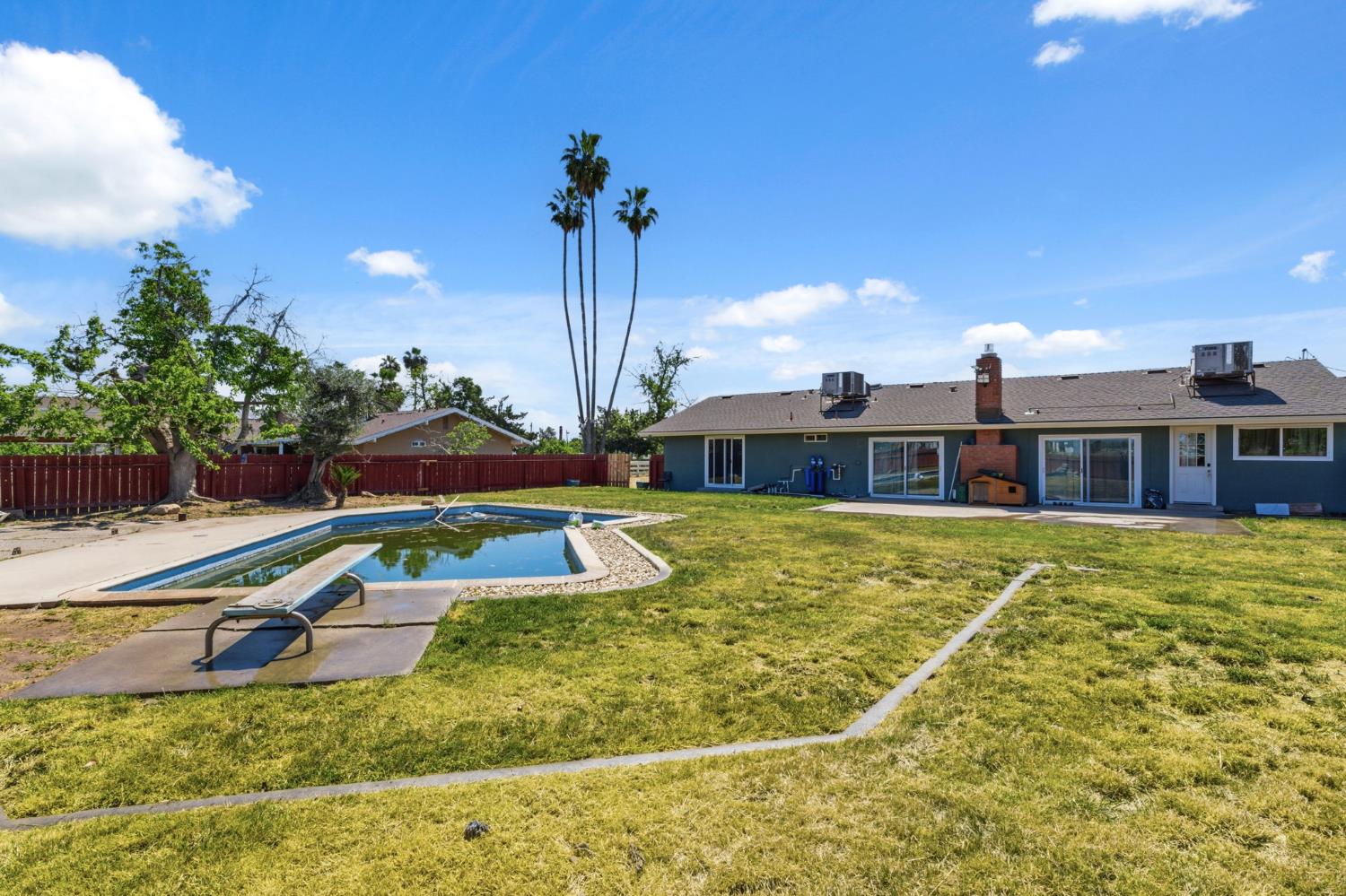 5792 W Olive Ave, Fresno, CA 93722