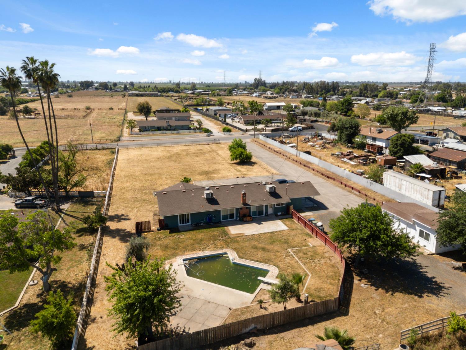 5792 W Olive Ave, Fresno, CA 93722