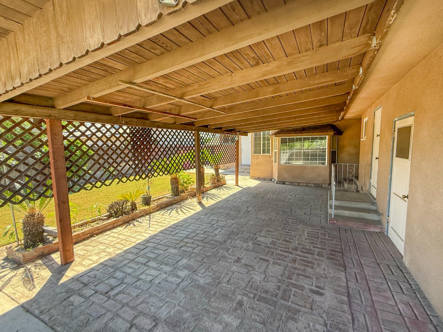 738 N Garden Ave, Fresno, CA 93727