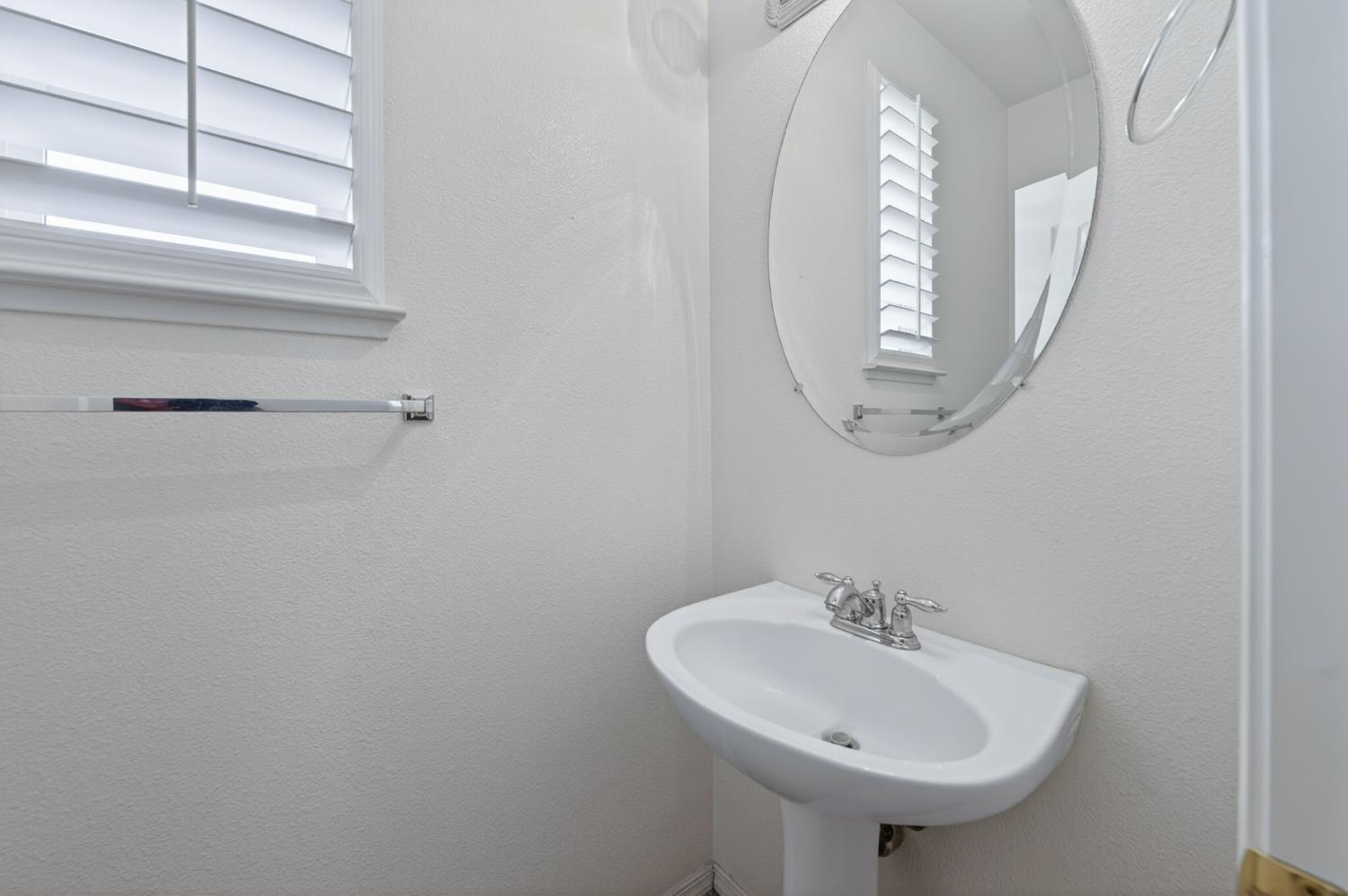 4113 W Cherry Tree Ln, Fresno, CA 93722