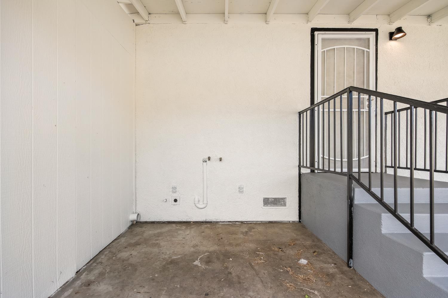 3323 E Tulare St, Fresno, CA 93702