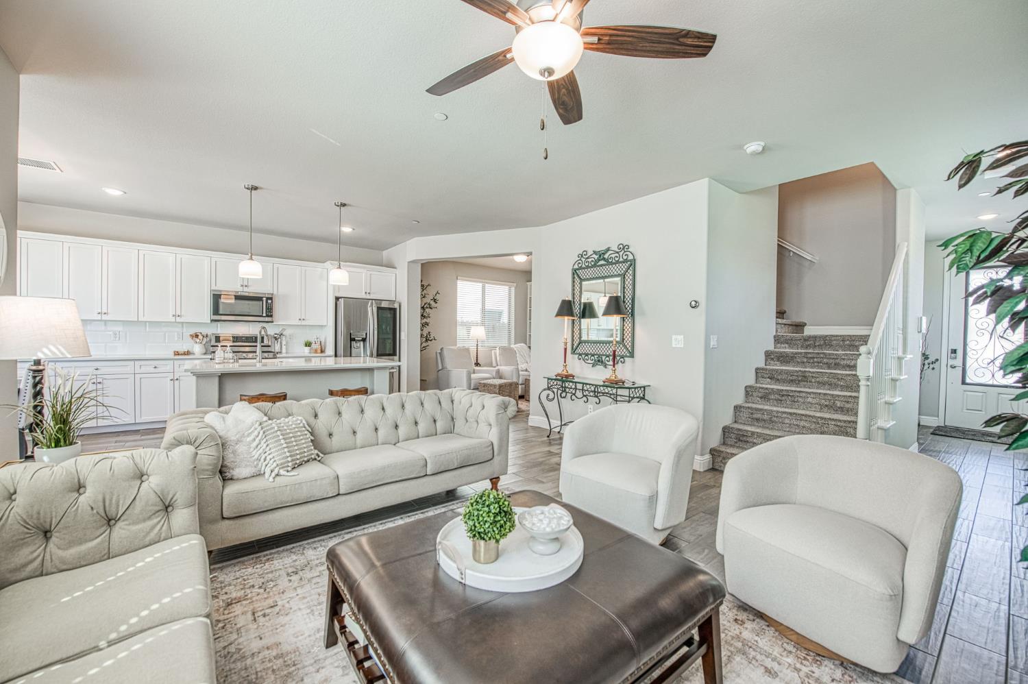 1453 E Via Viola Way, Fresno, CA 93730