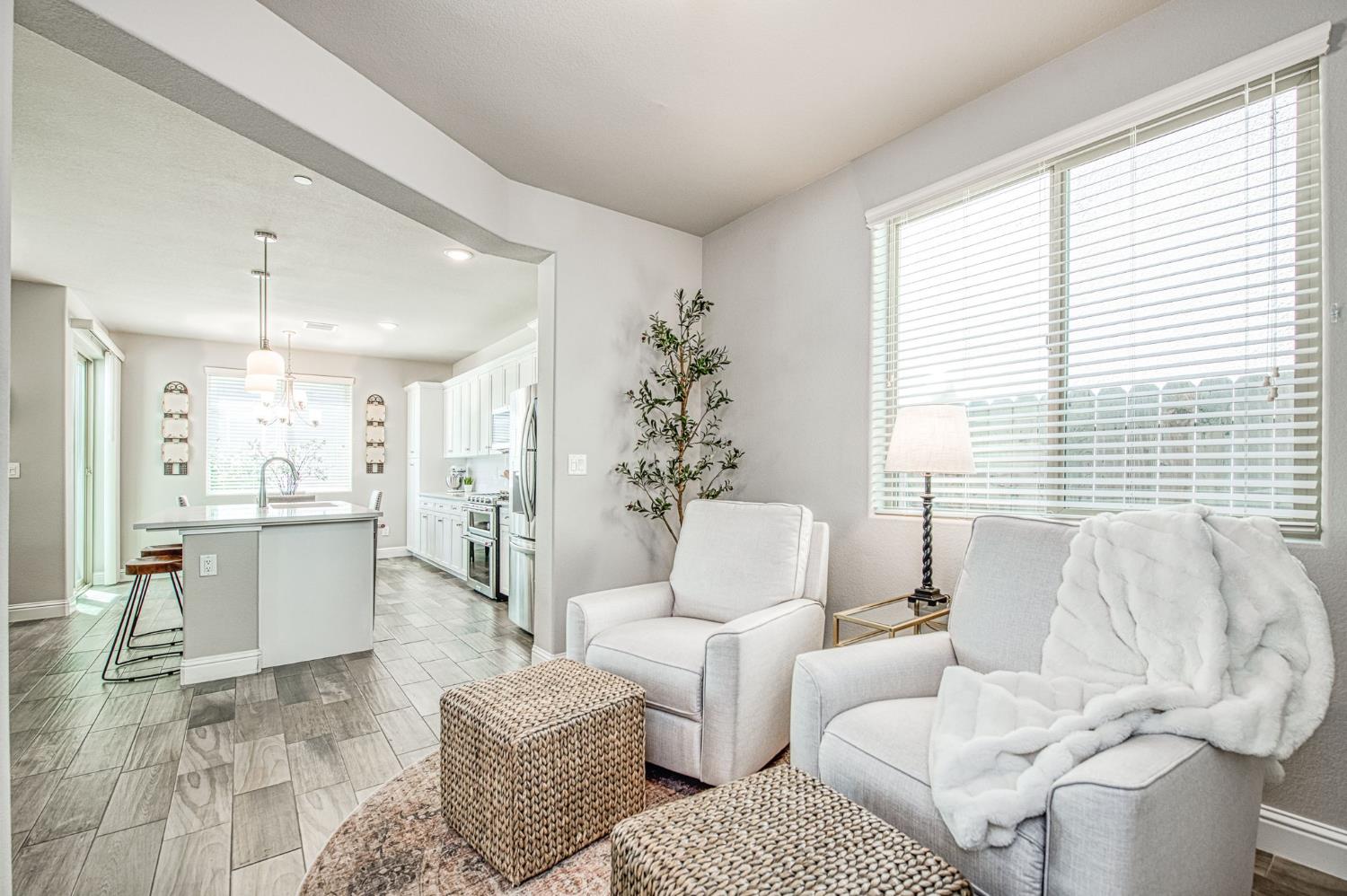 1453 E Via Viola Way, Fresno, CA 93730