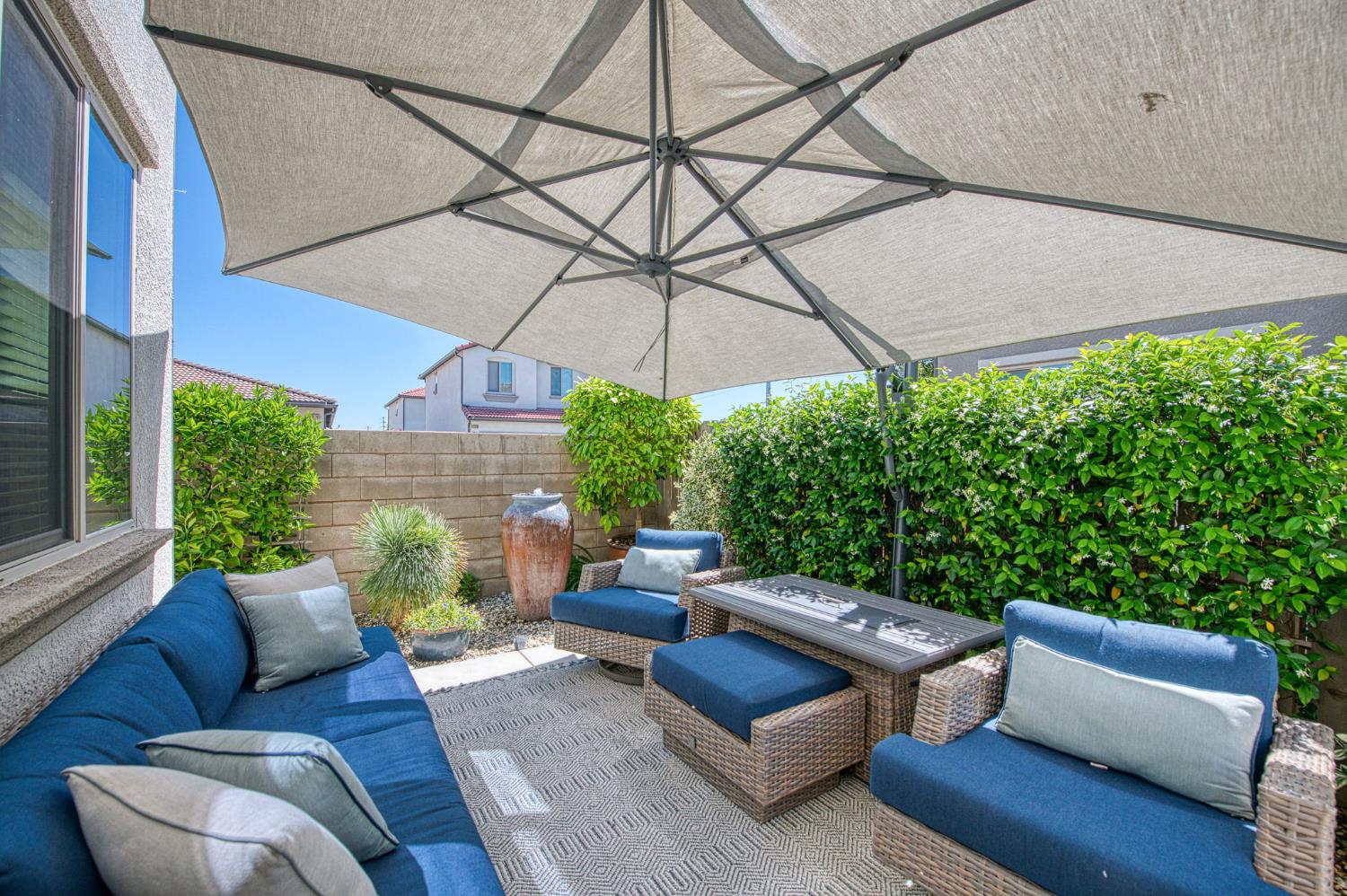 1453 E Via Viola Way, Fresno, CA 93730