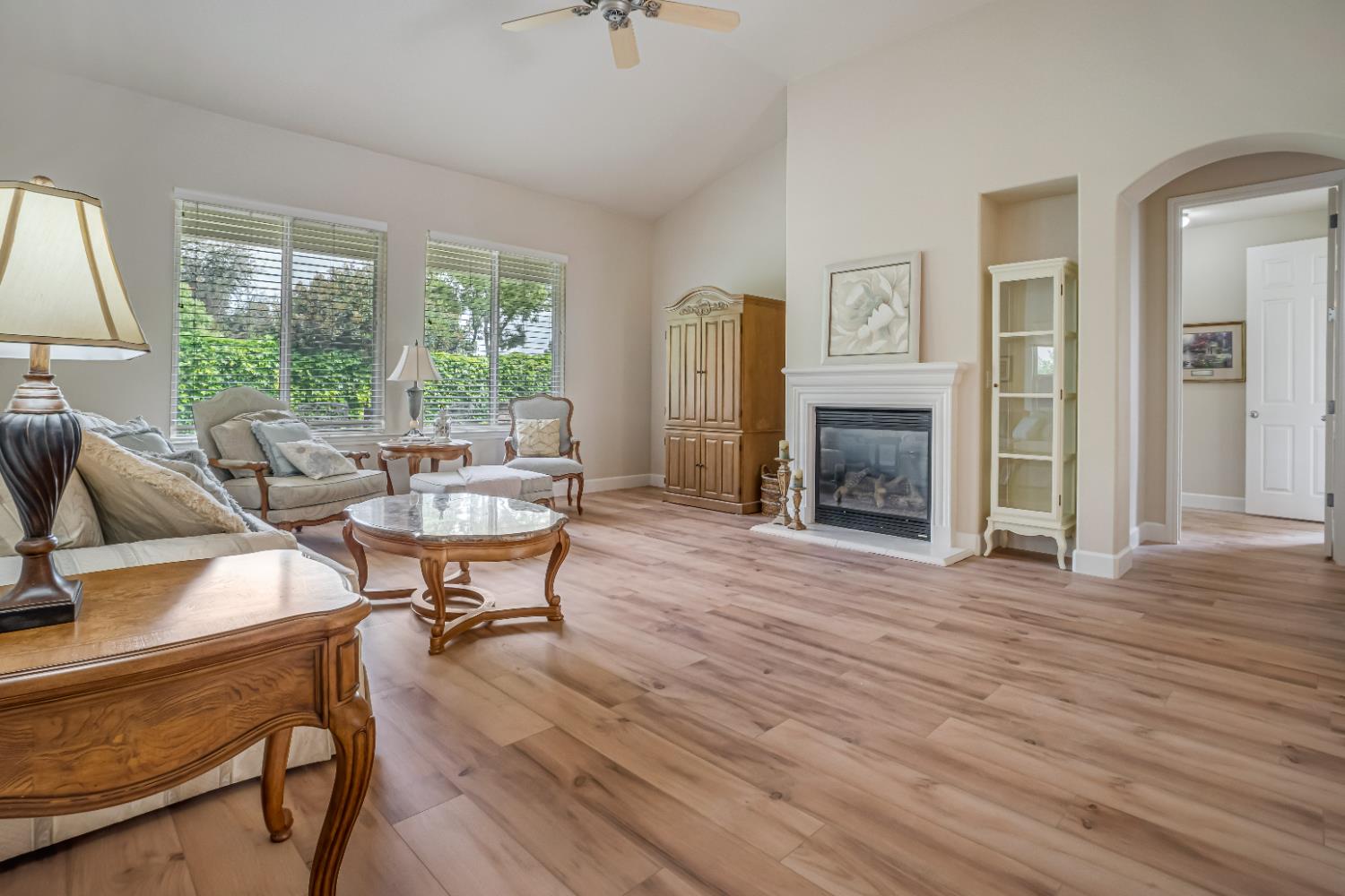 6126 W Los Altos Ave, Fresno, CA 93722