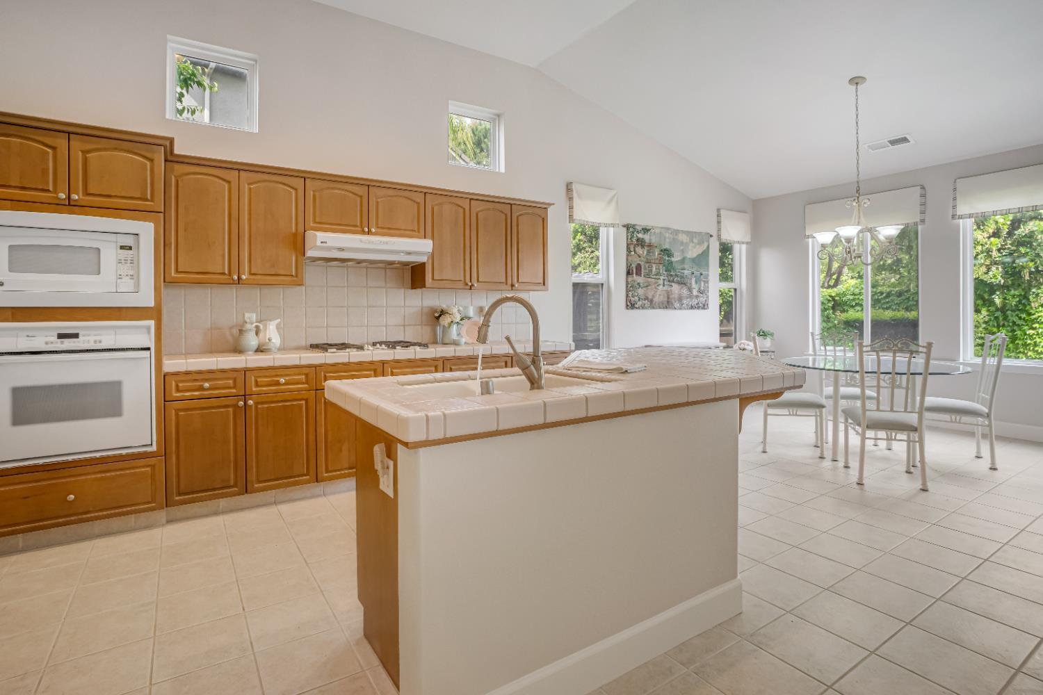 6126 W Los Altos Ave, Fresno, CA 93722