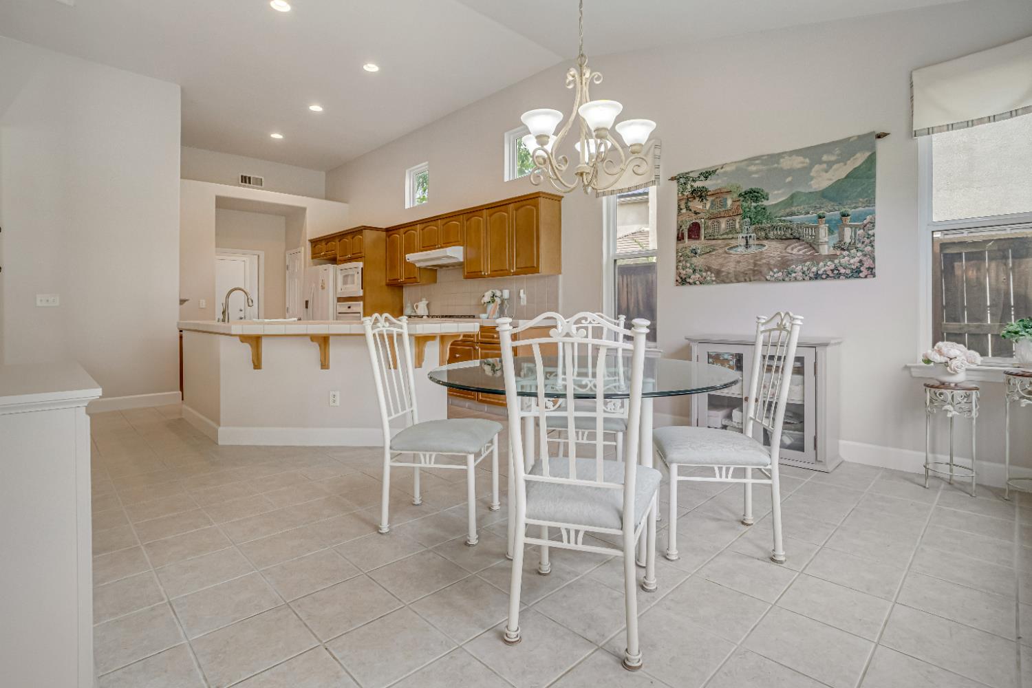 6126 W Los Altos Ave, Fresno, CA 93722