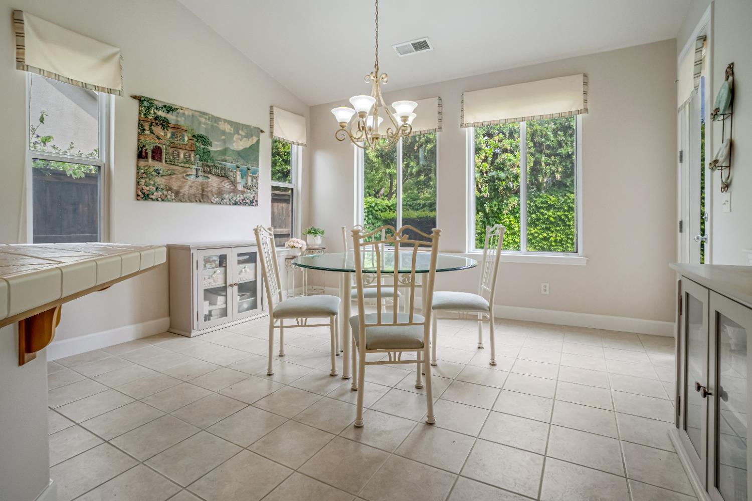 6126 W Los Altos Ave, Fresno, CA 93722