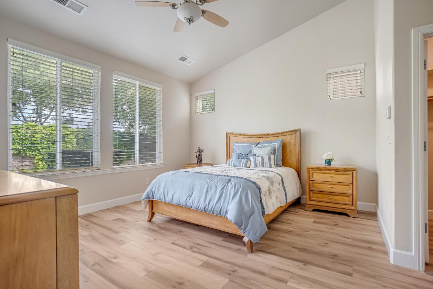 6126 W Los Altos Ave, Fresno, CA 93722