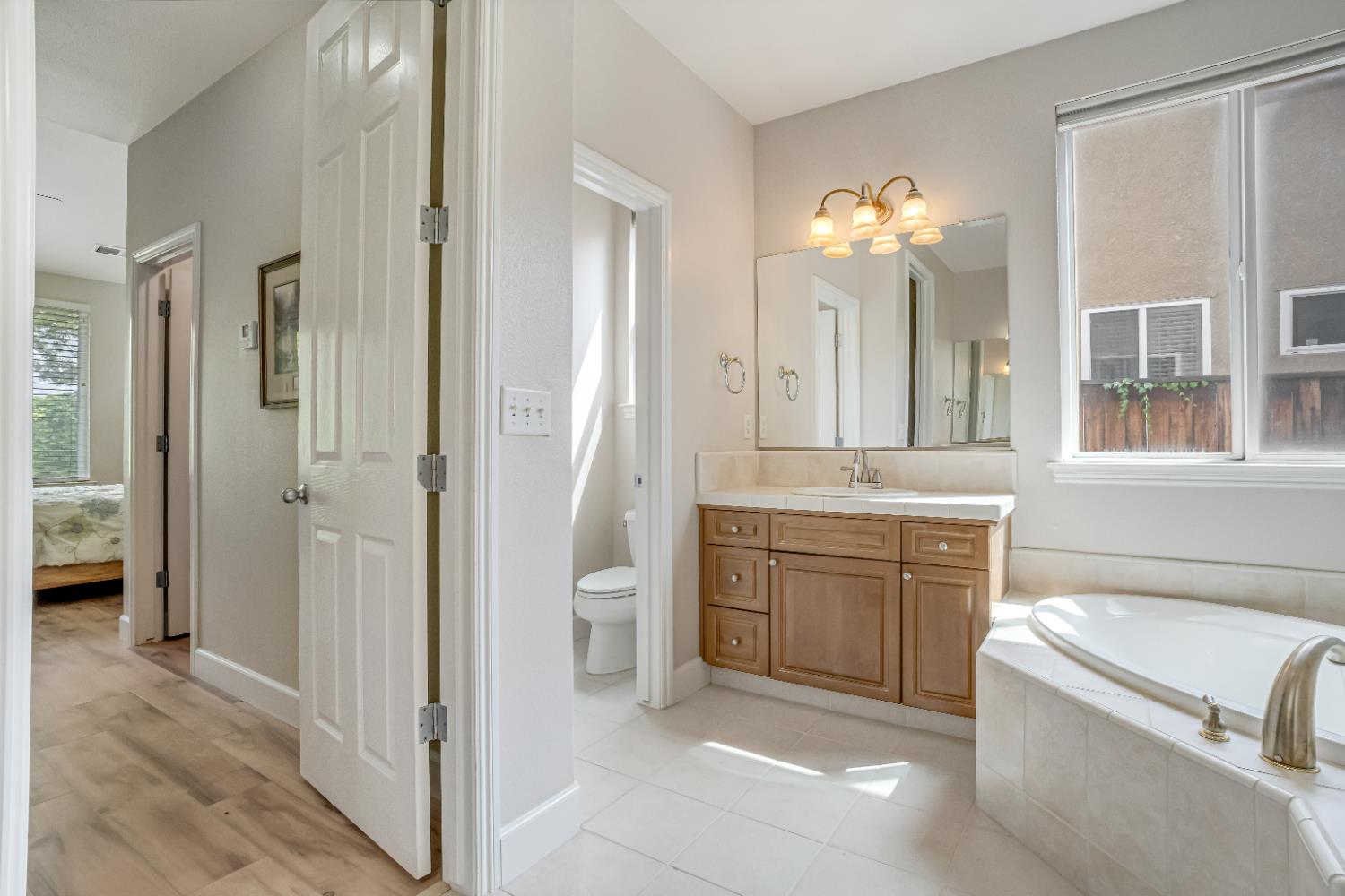 6126 W Los Altos Ave, Fresno, CA 93722