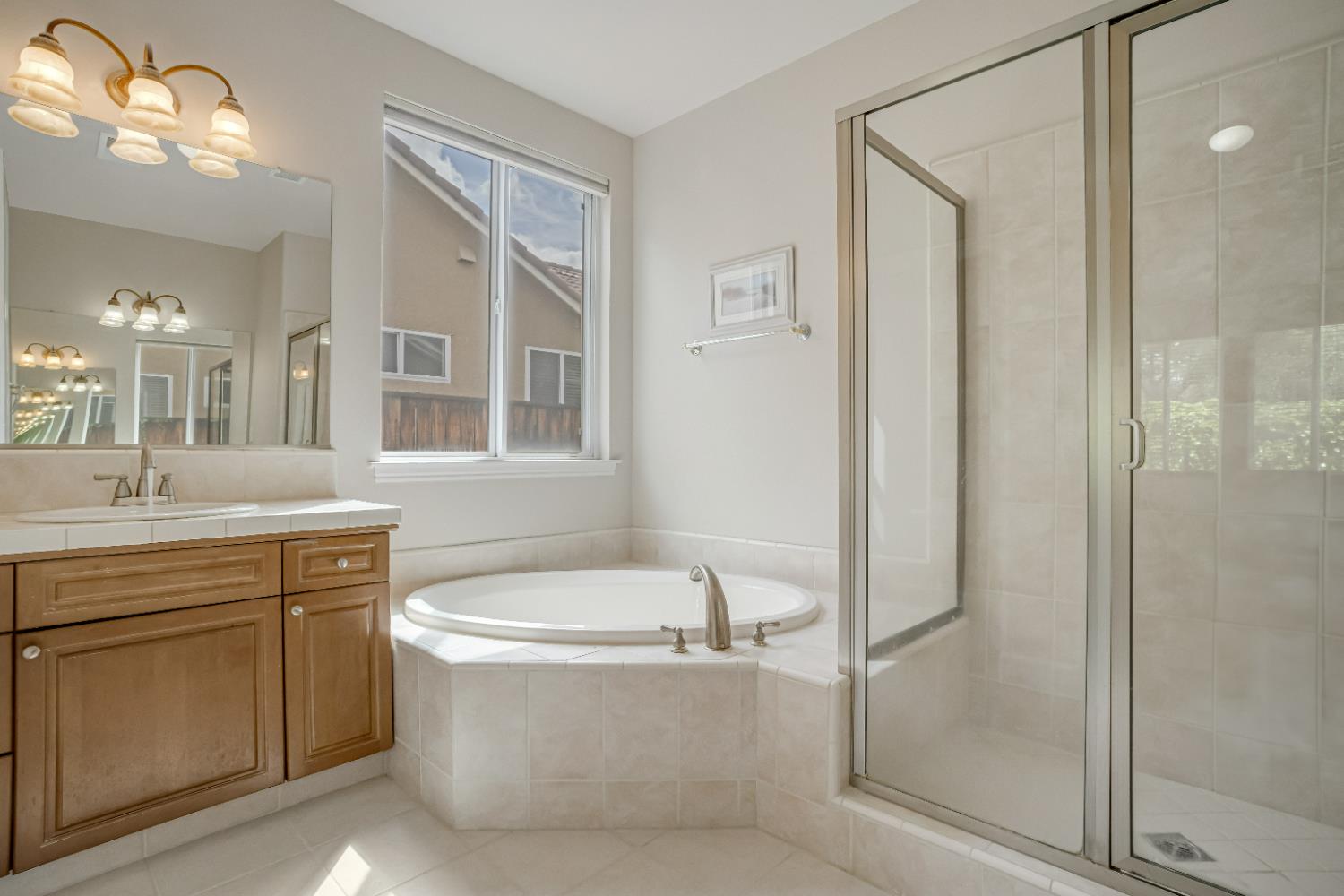 6126 W Los Altos Ave, Fresno, CA 93722