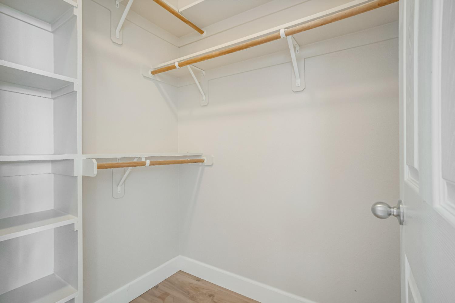 6126 W Los Altos Ave, Fresno, CA 93722