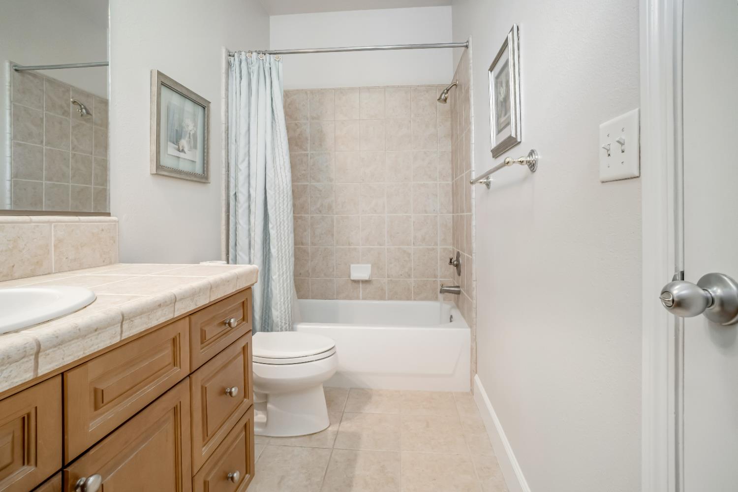 6126 W Los Altos Ave, Fresno, CA 93722