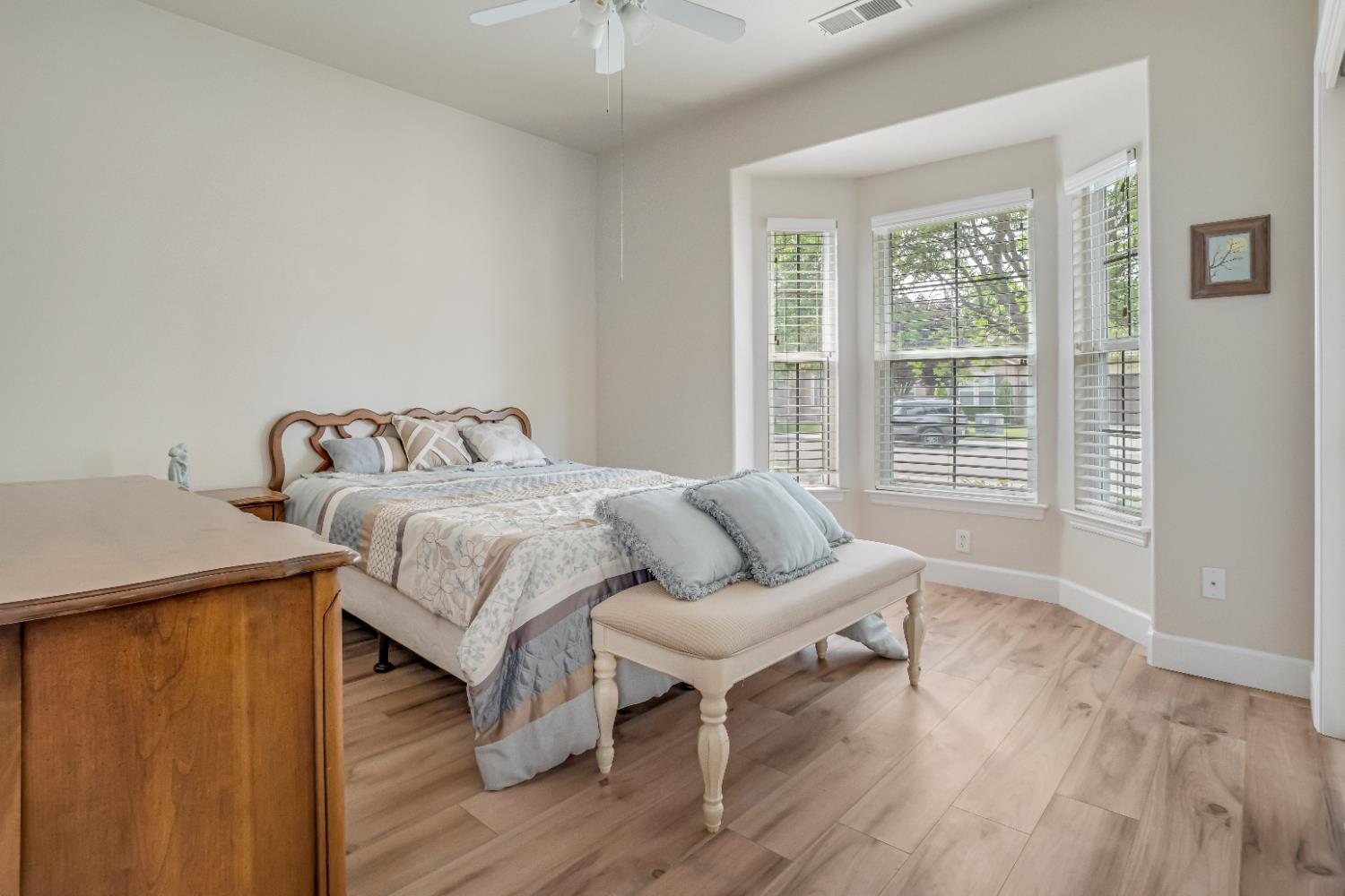 6126 W Los Altos Ave, Fresno, CA 93722