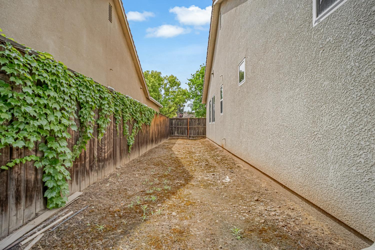 6126 W Los Altos Ave, Fresno, CA 93722