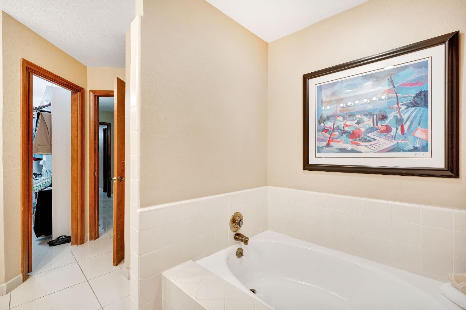 327 E Audubon Dr, Fresno, CA 93720