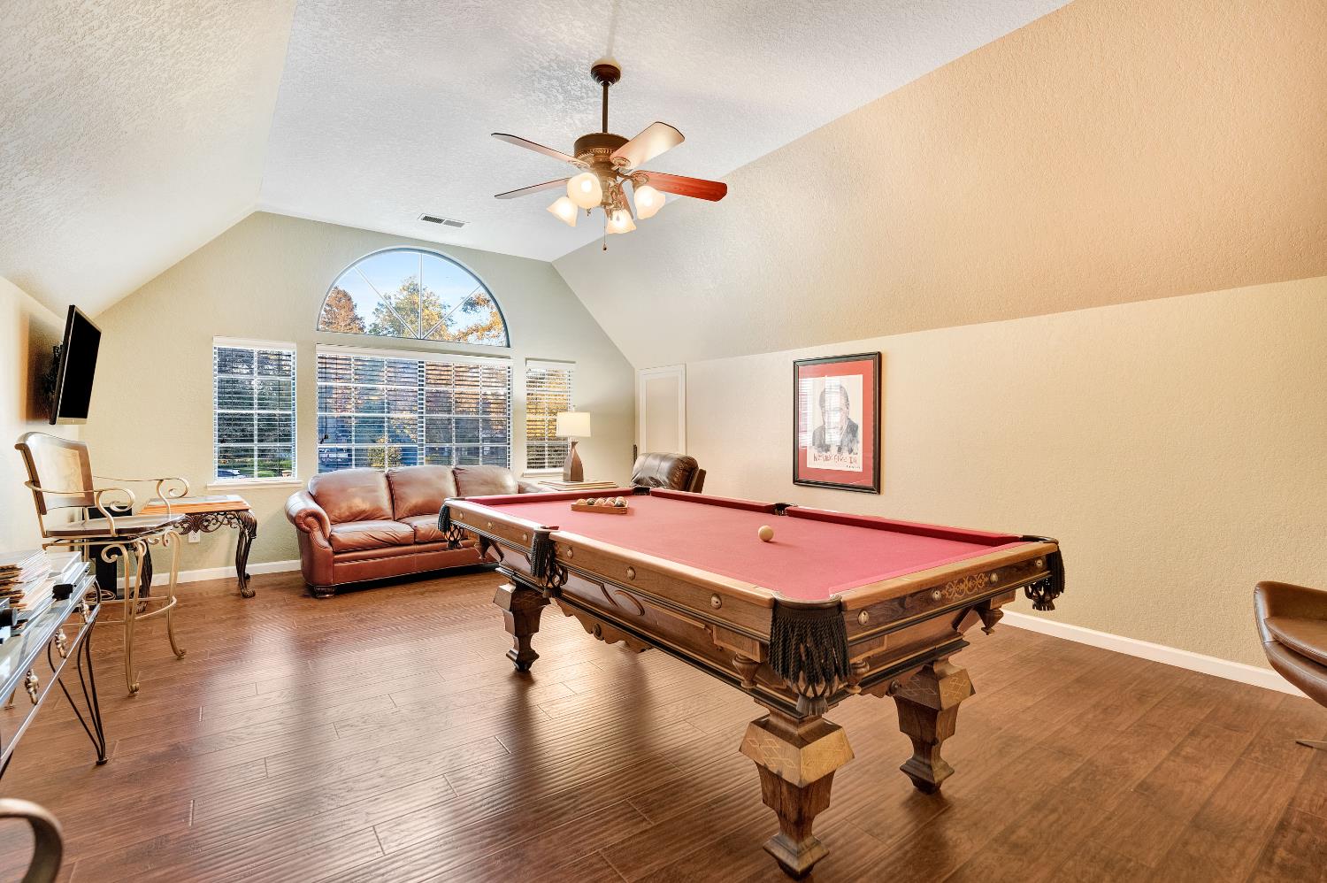 327 E Audubon Dr, Fresno, CA 93720